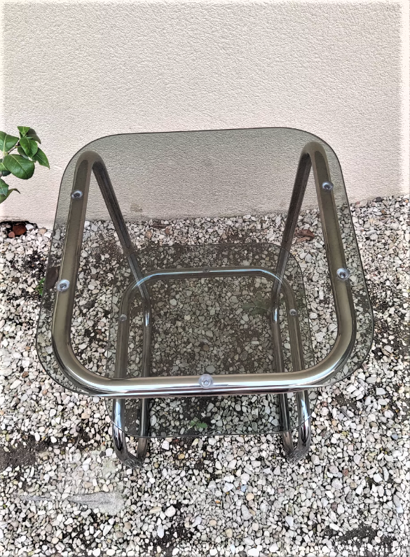Table d'appoint en verre fumé