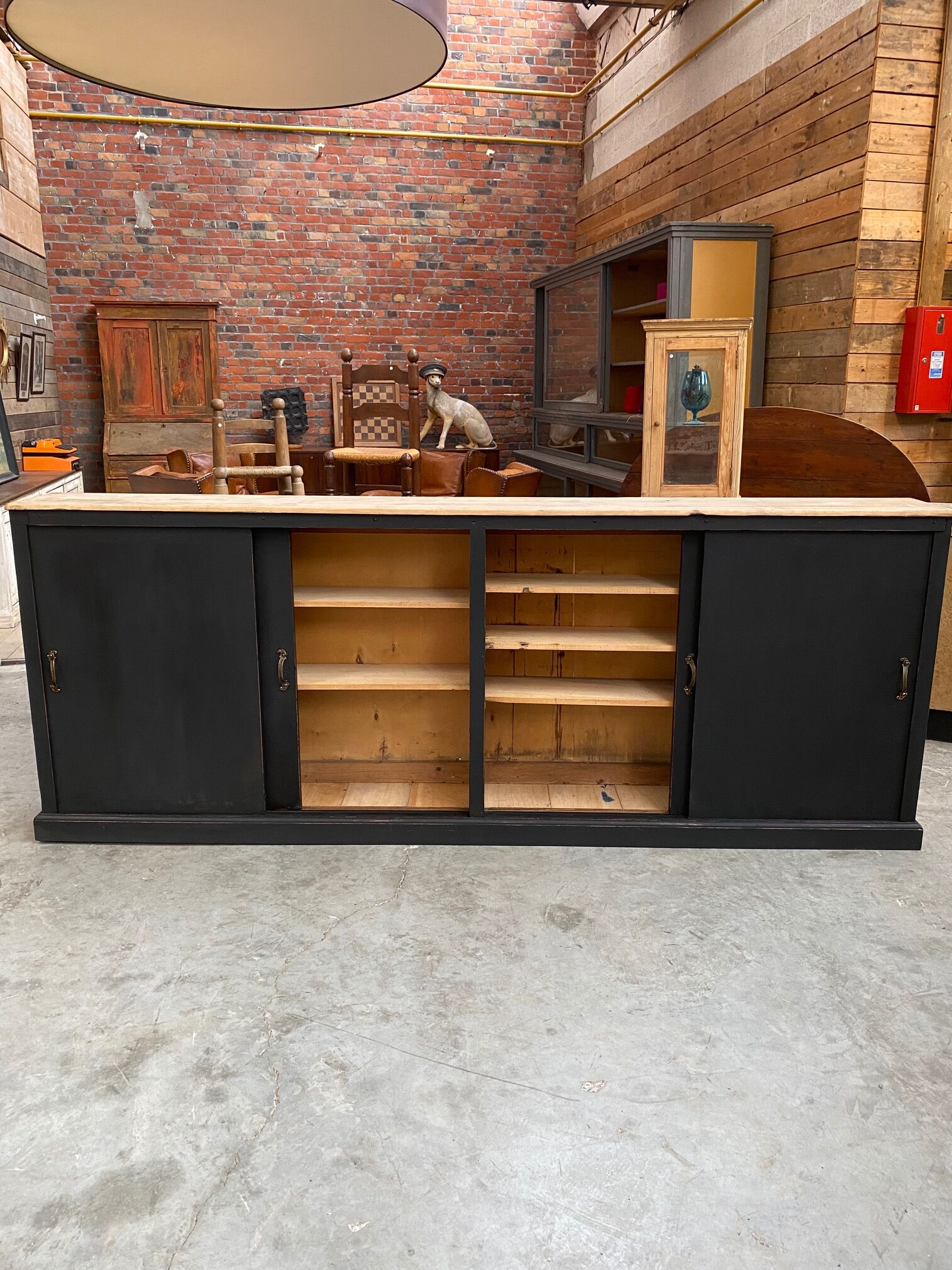 Trade furniture with sliding doors