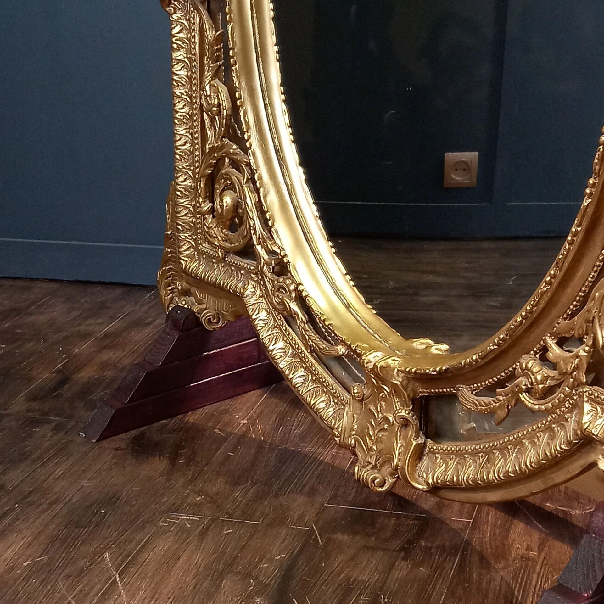 Miroir ovale vintage de style Rococo Louis XV