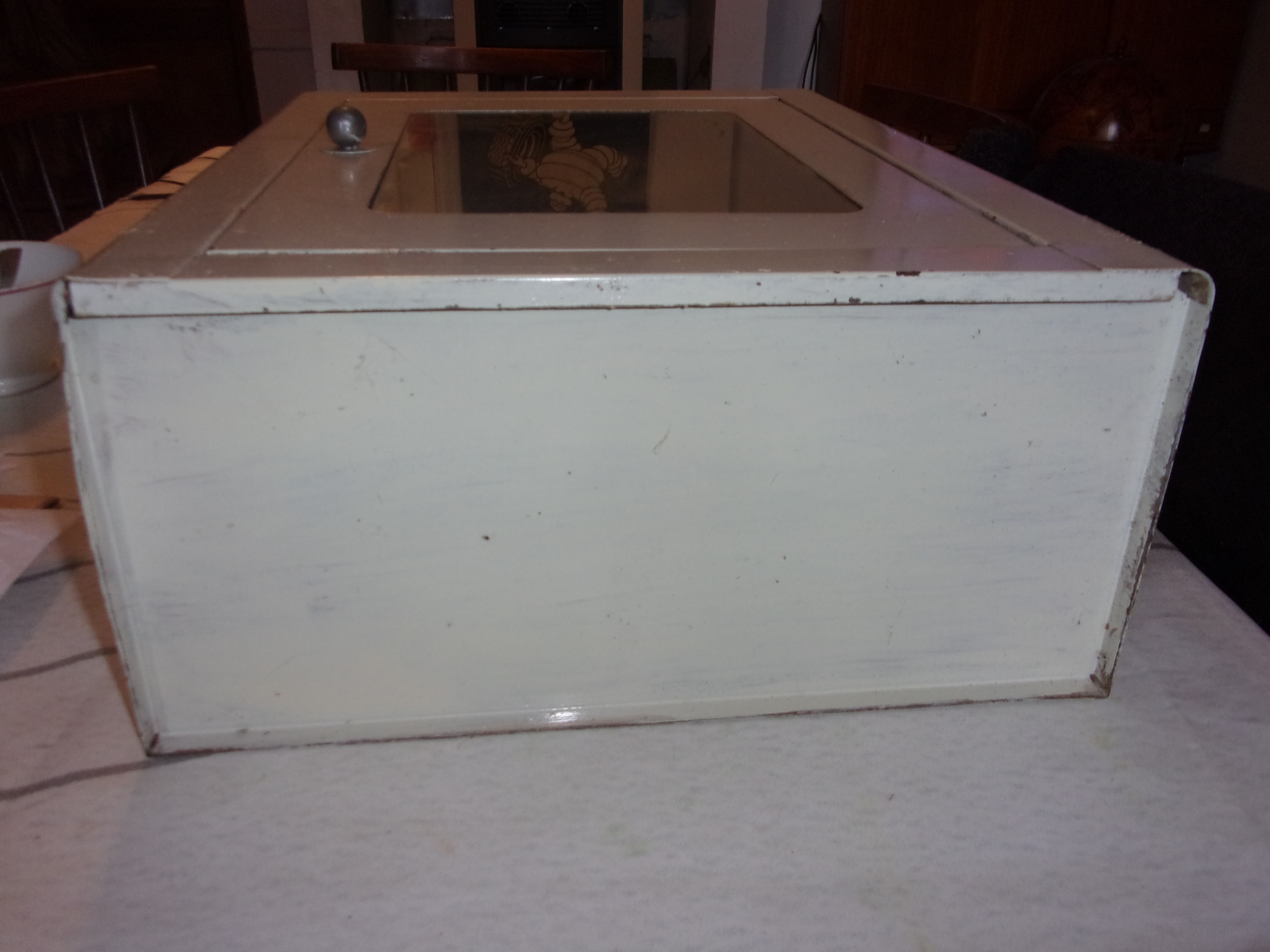 Medicine cabinet tole 1950