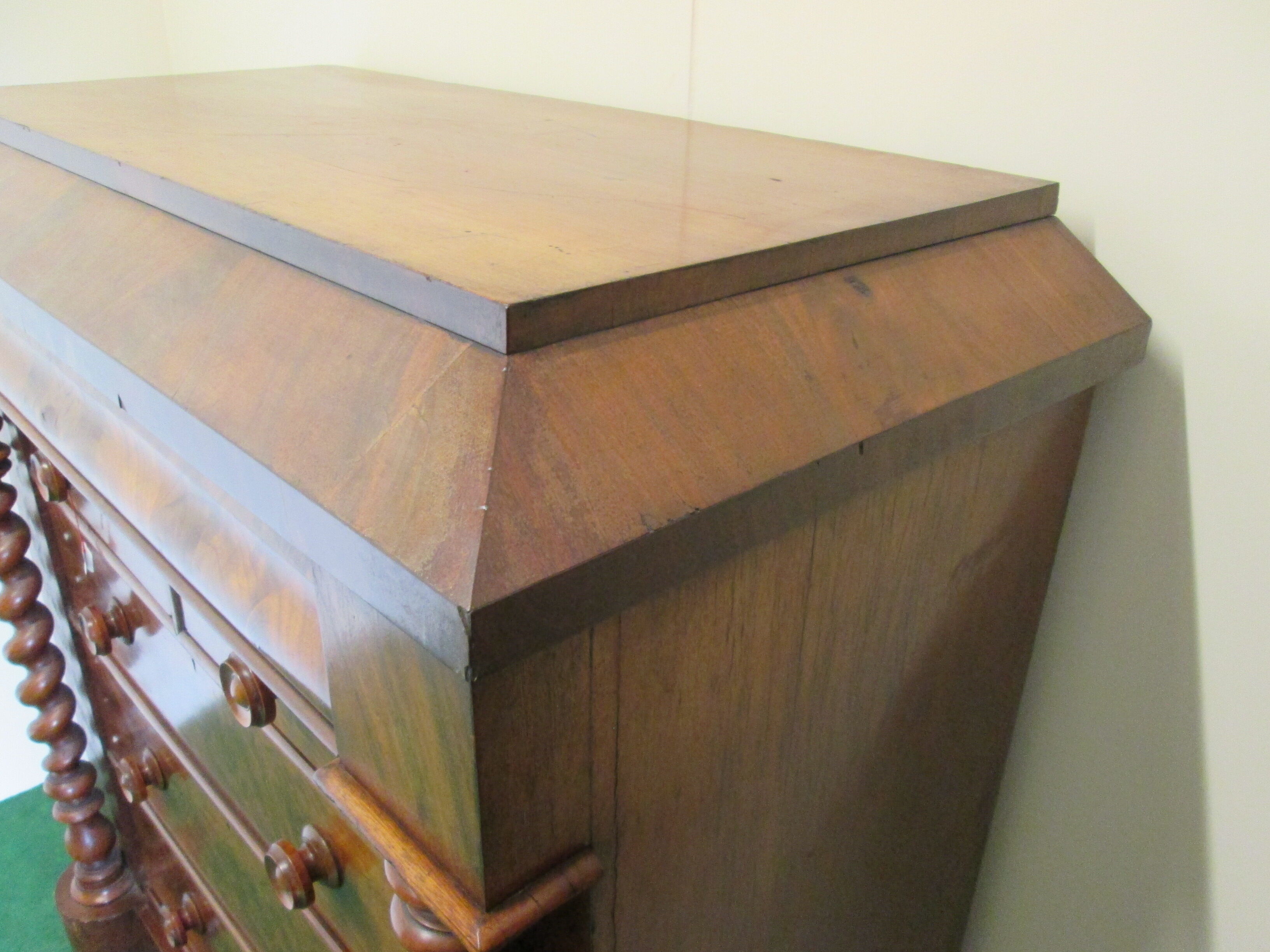 Scottish mahogany chest of drawers from 1880