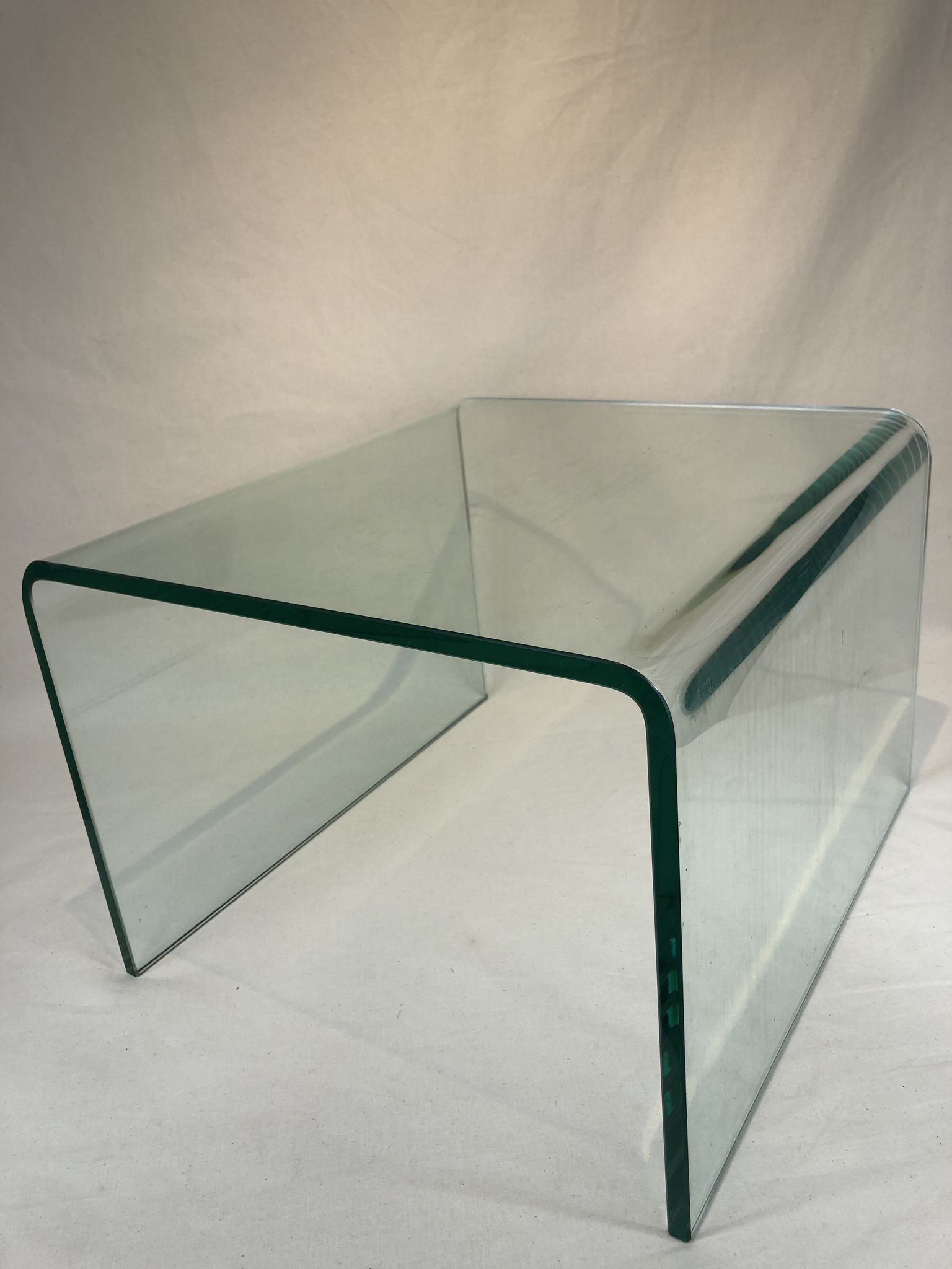 Ensemble 2 tables gigognes en verre 1980