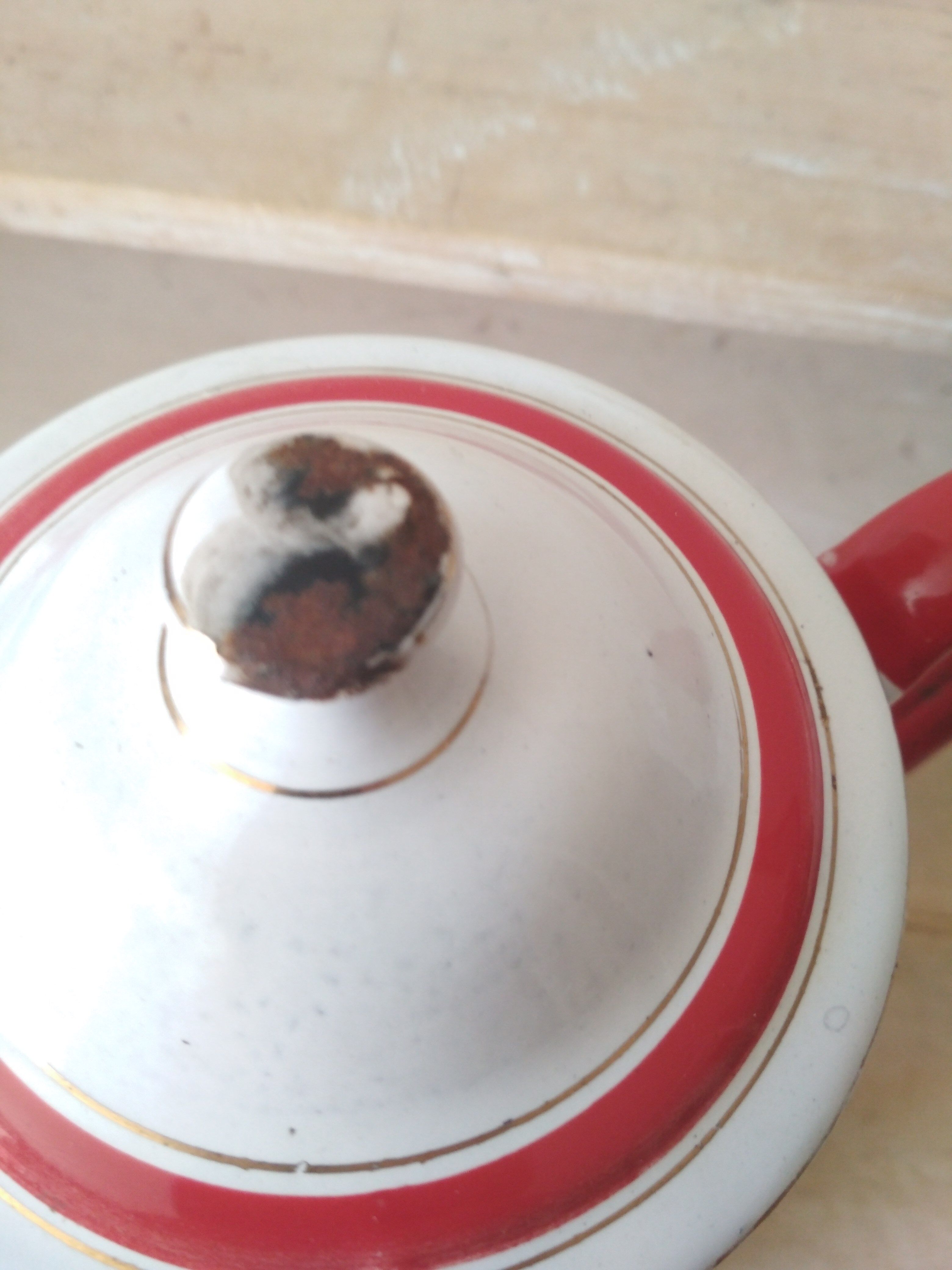 Red and white enamelled metal coffee maker