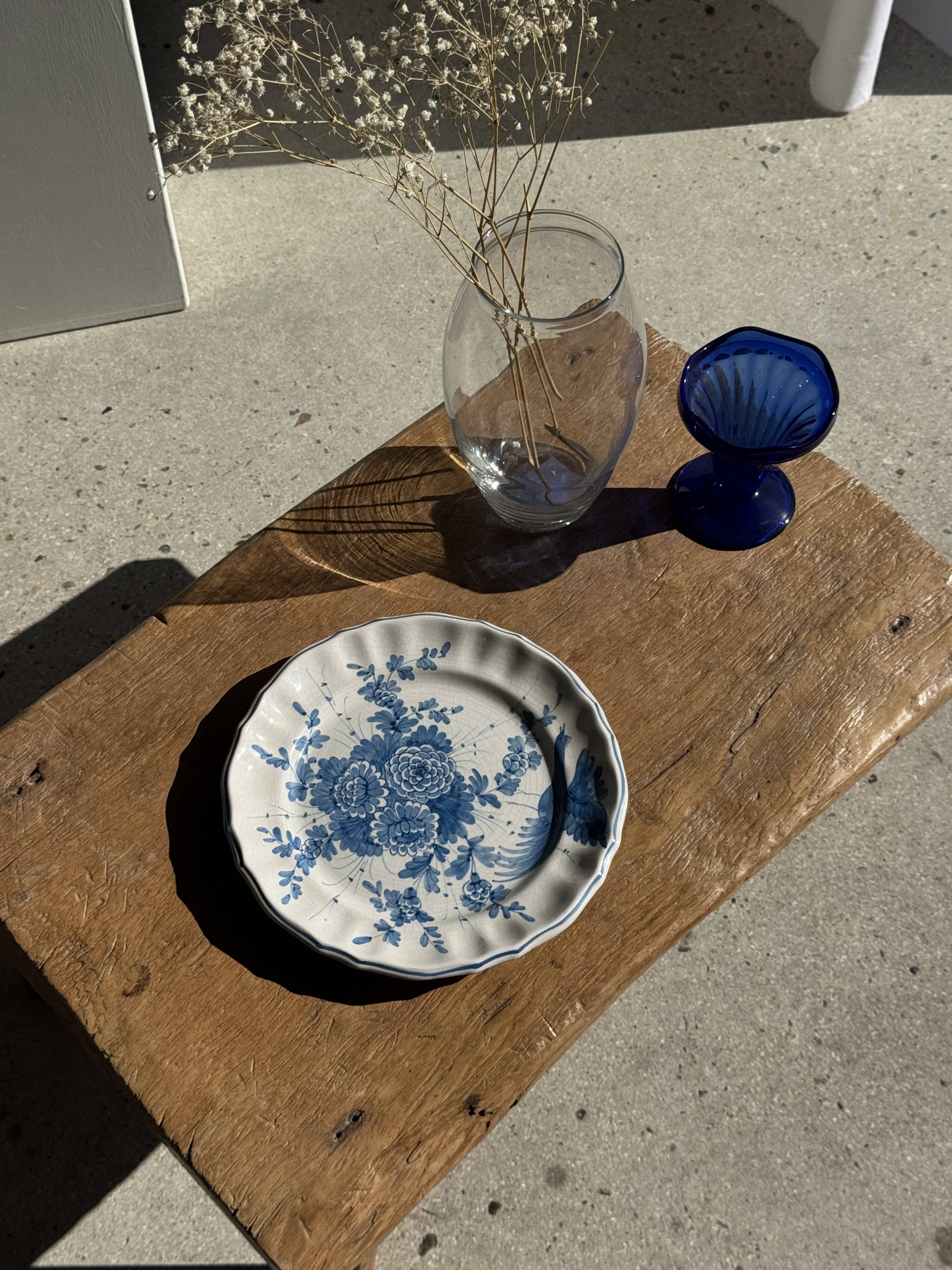 Decorative plate with stylised bird pattern D24.5