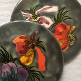 Underside of flat ceramic pink flowers La Roue de Vallauris