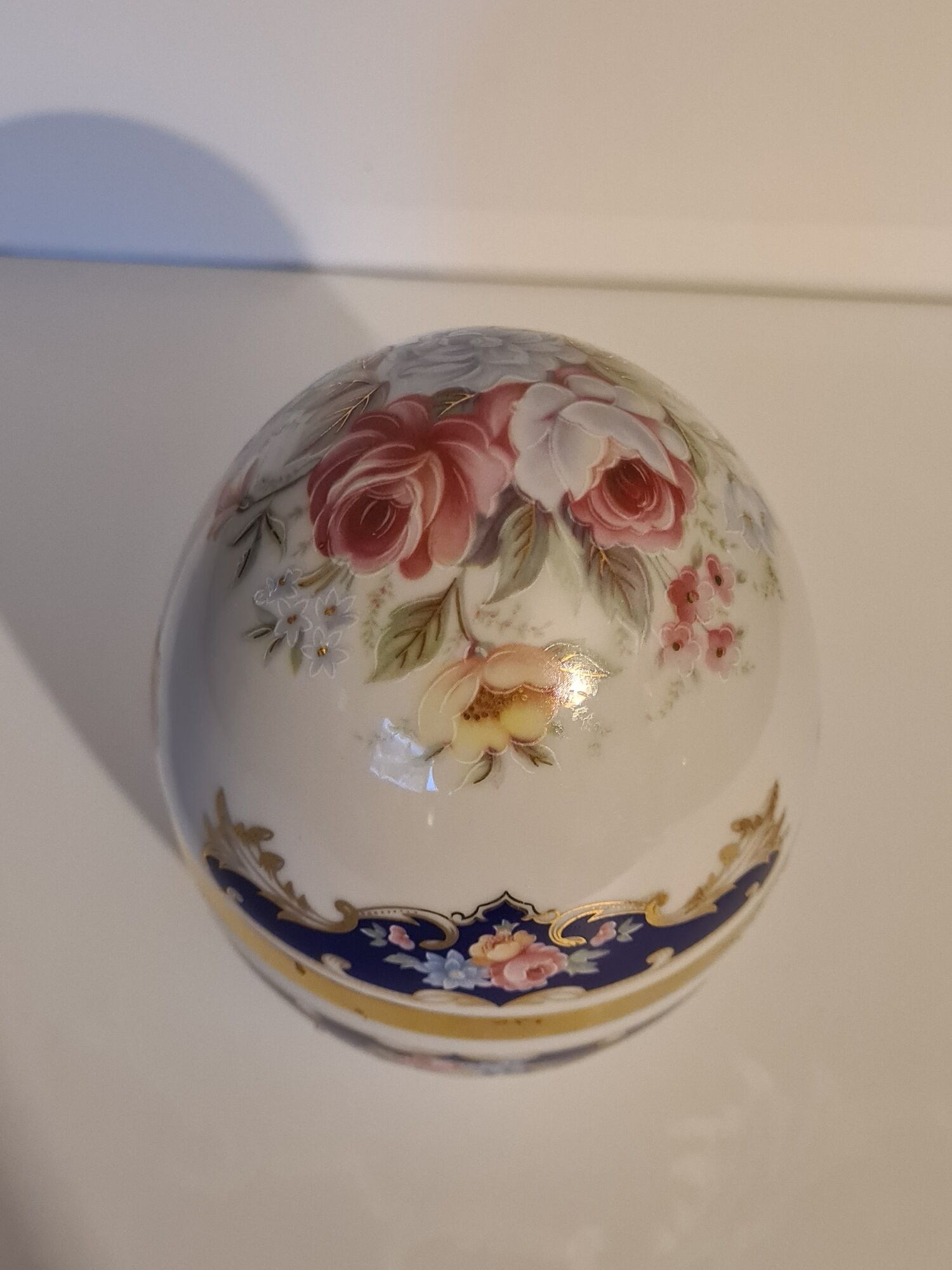 Boîte ovoïde porcelaine du Portugal décor floral