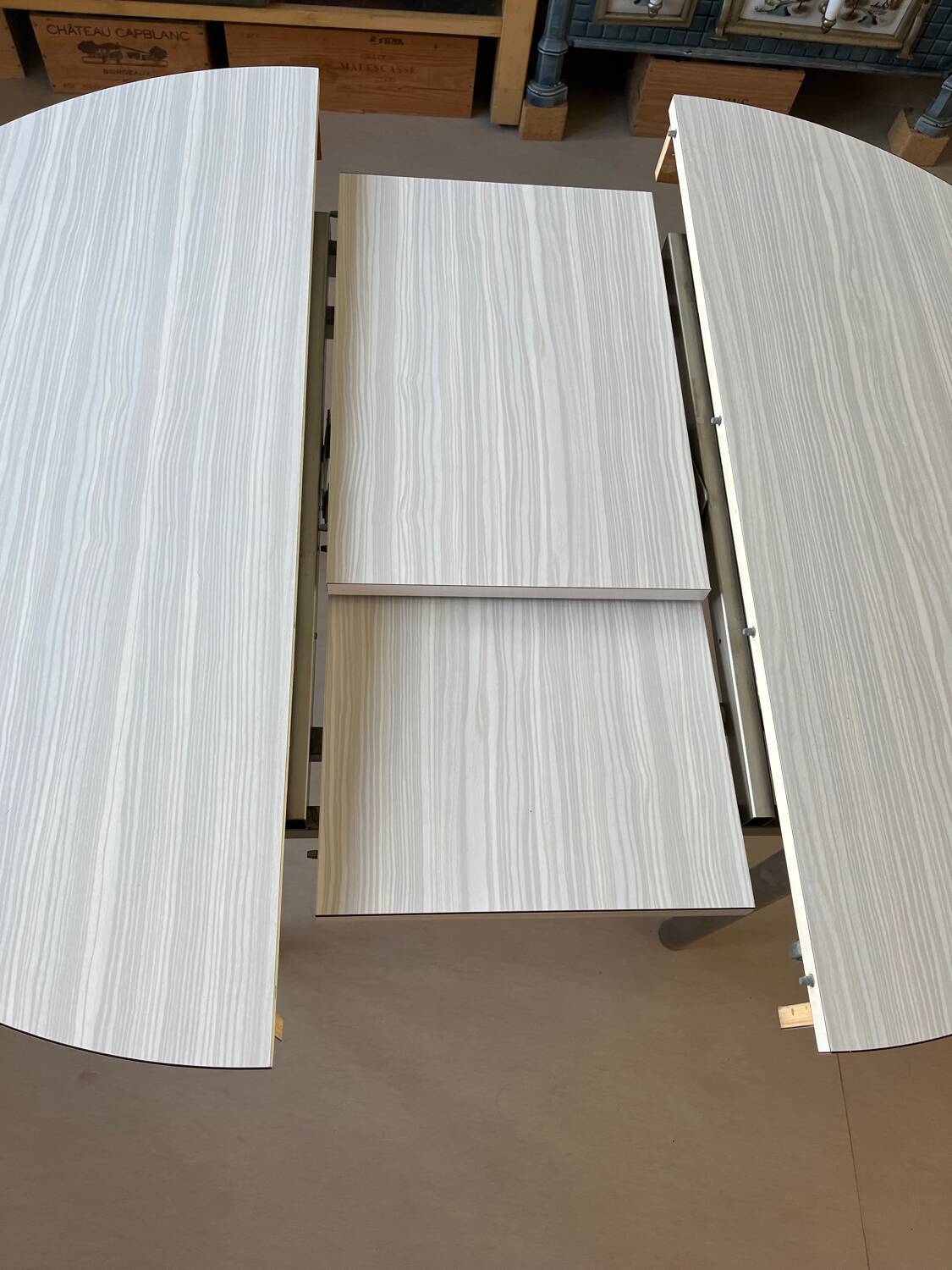 Table ronde extensible en formica, années 70