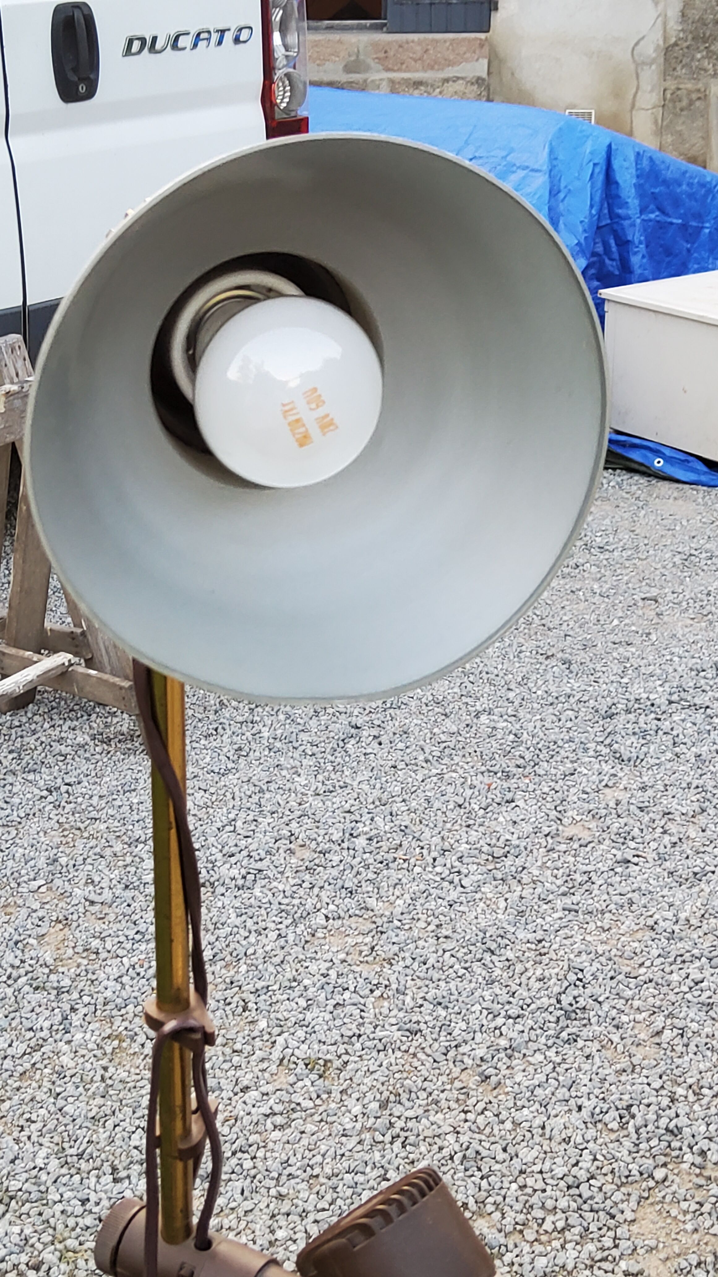 Floor lamp of the 70s in gilded brass lacquered beige metal and brown plastic 2 spots