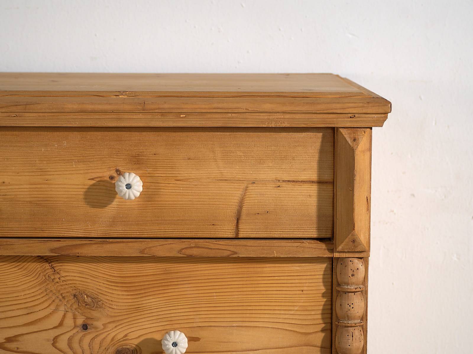 Large antique chest of drawers (circa 1920)