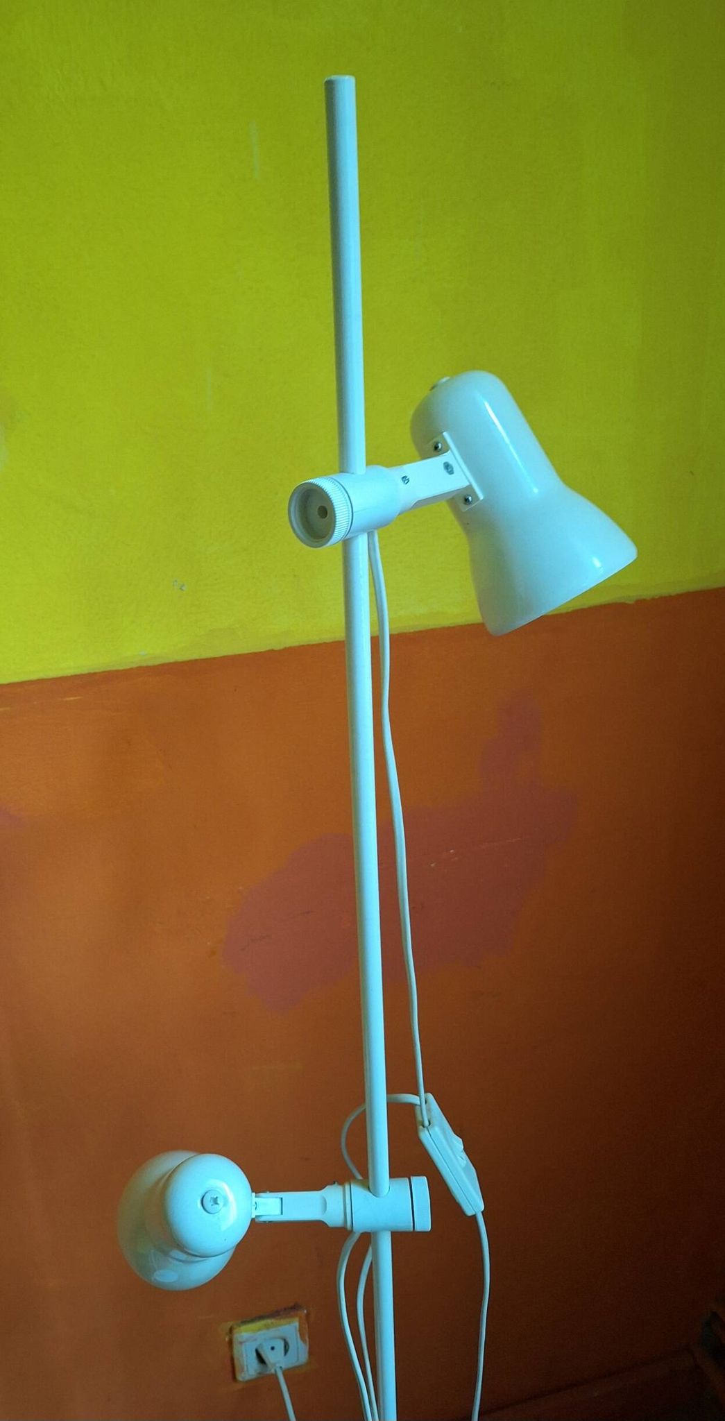 Paire de lampes de sol italiennes multi-réglables avec 2 projecteurs, années 1970.