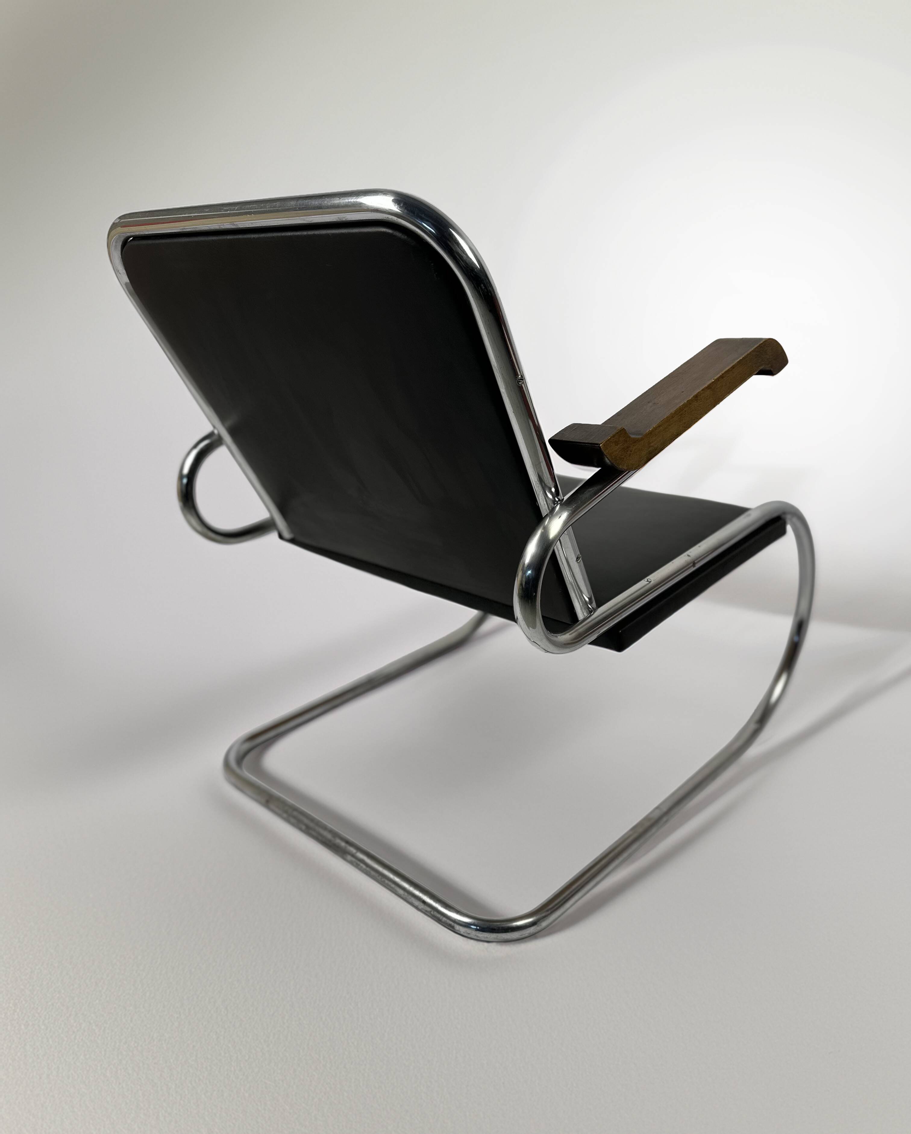 Pair of 1930s - 40s Bauhaus Cantilever Armchairs – Tubular Steel, Wooden Arms