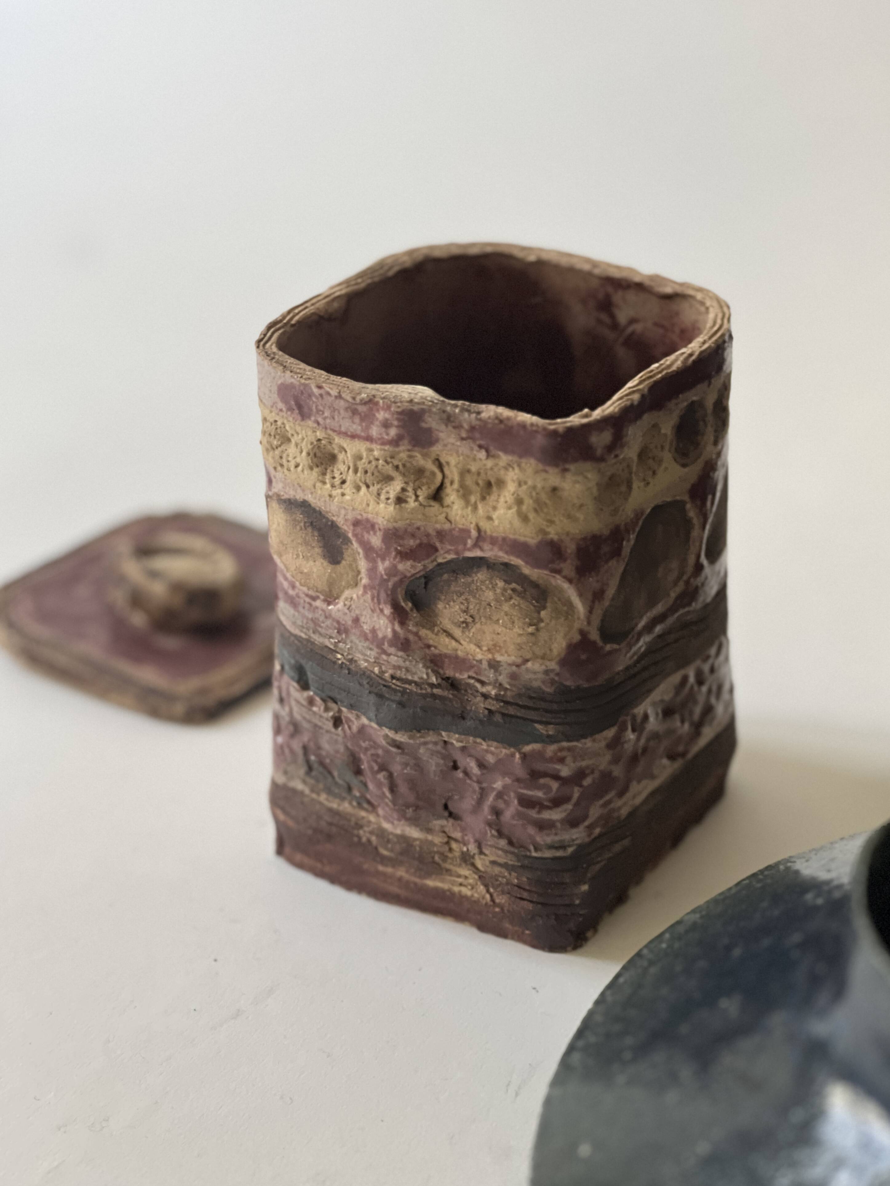 Vintage ceramic closed pocket emptier signed KS