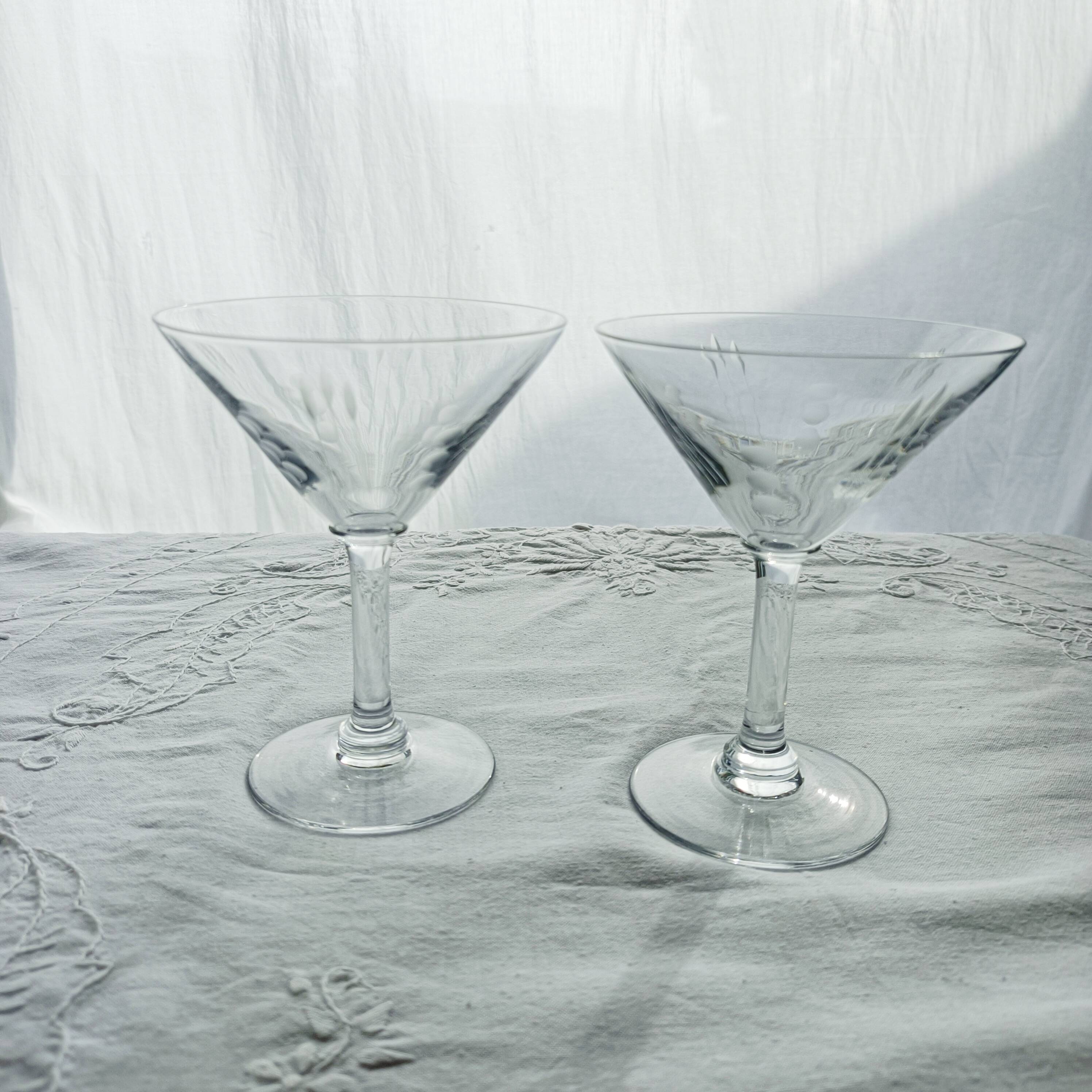 Set of 2 etched glass cocktail glasses