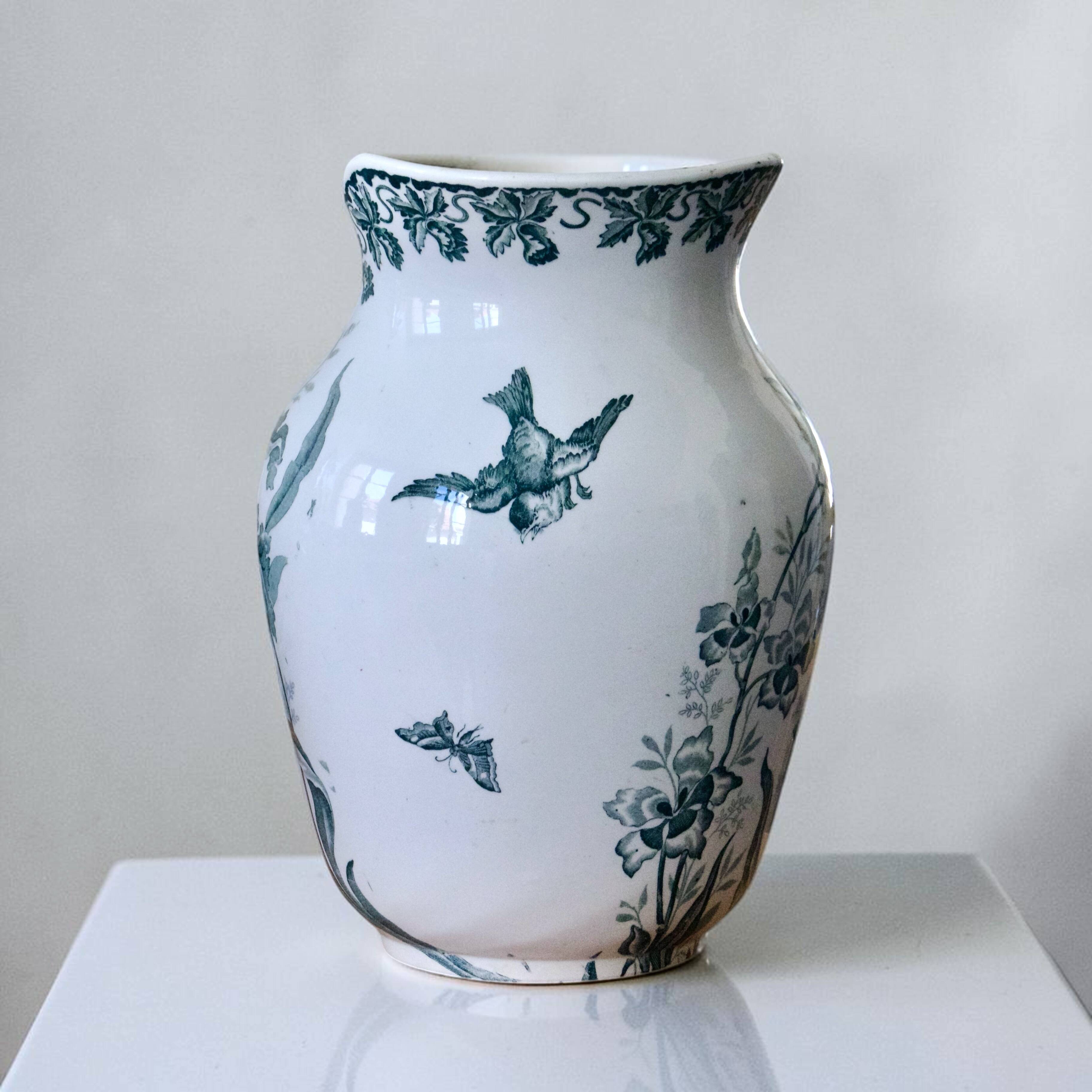 Large jug / carafe from the 19th century, ironstone, bird signed Moulin des Loups.