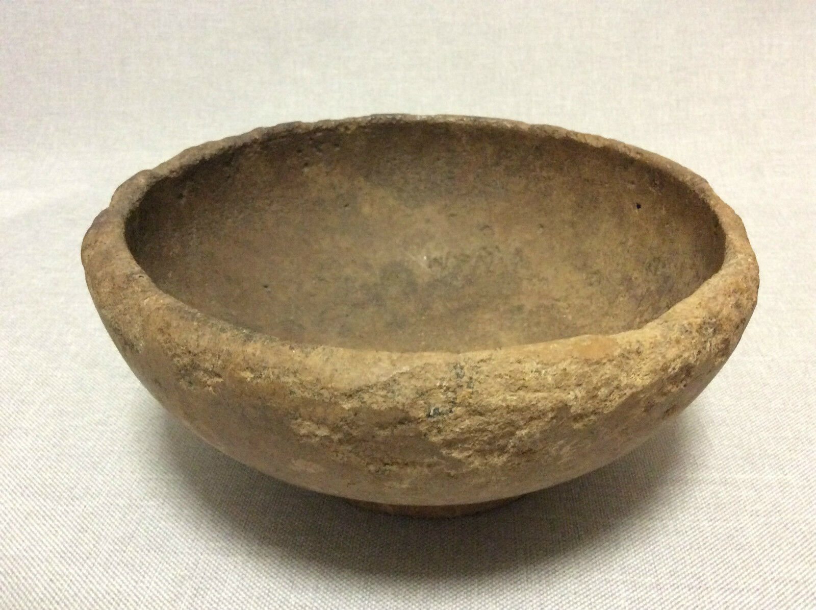 Ceramic bowl trace of luster