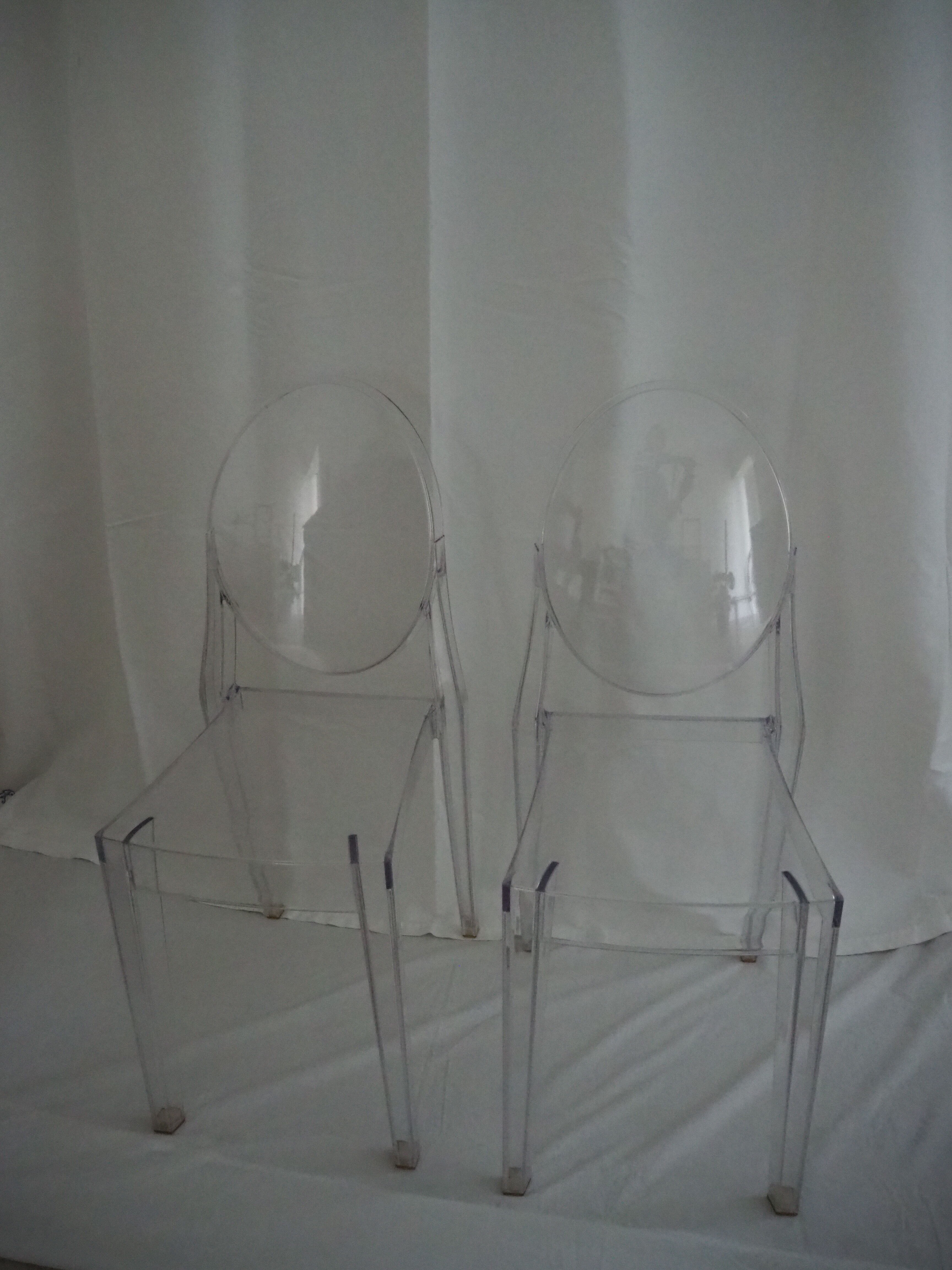 Pair of stackable chairs Victoria Ghost by Philippe Starck, Kartell