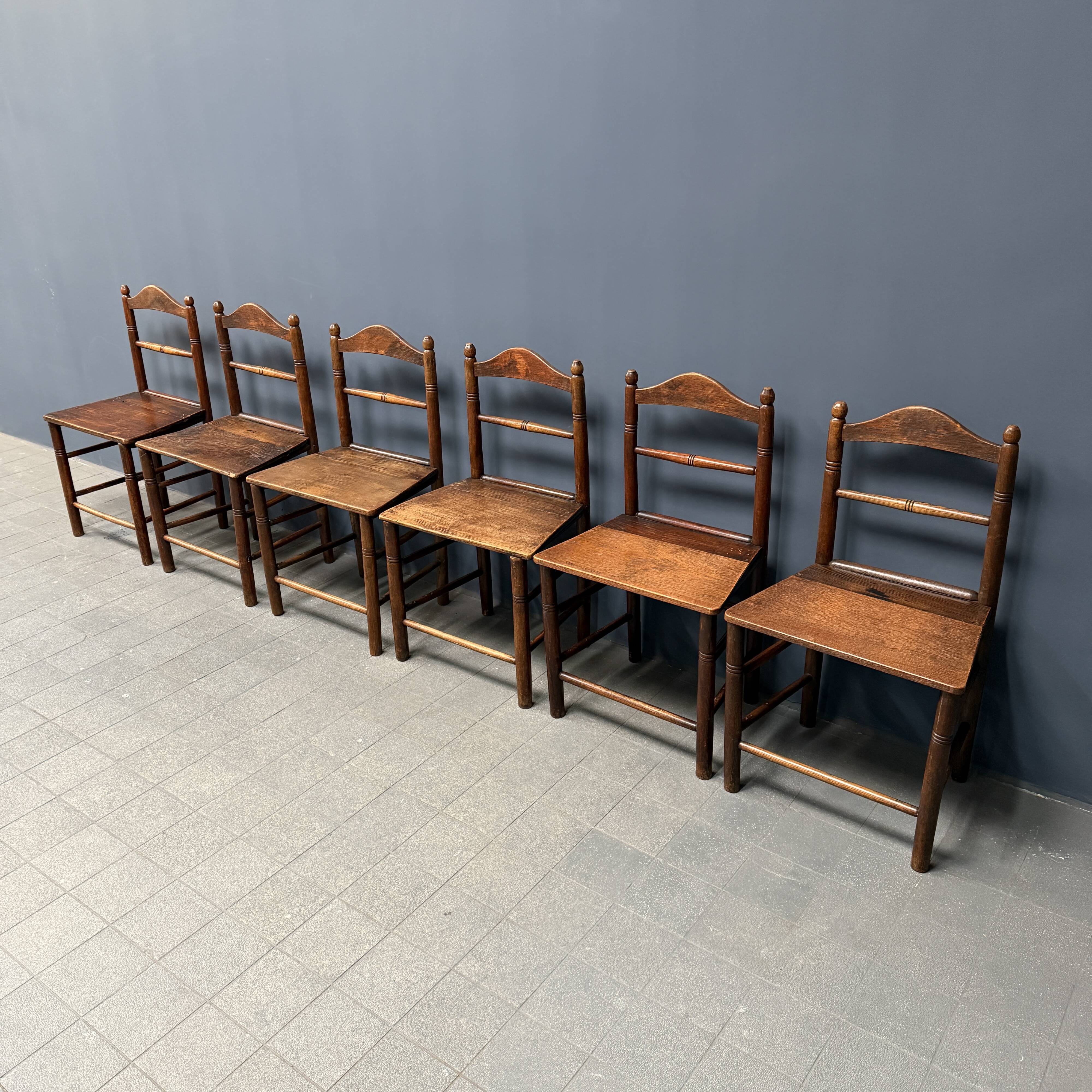Ensemble de six chaises de cuisine anglaises anciennes