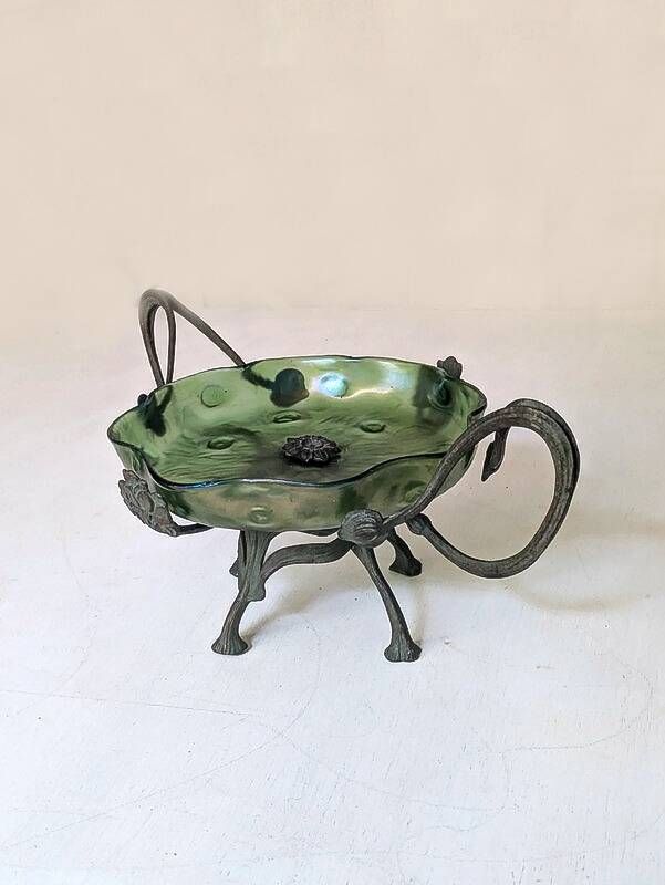 Art Nouveau cup in iridescent glass and bronze-style metal