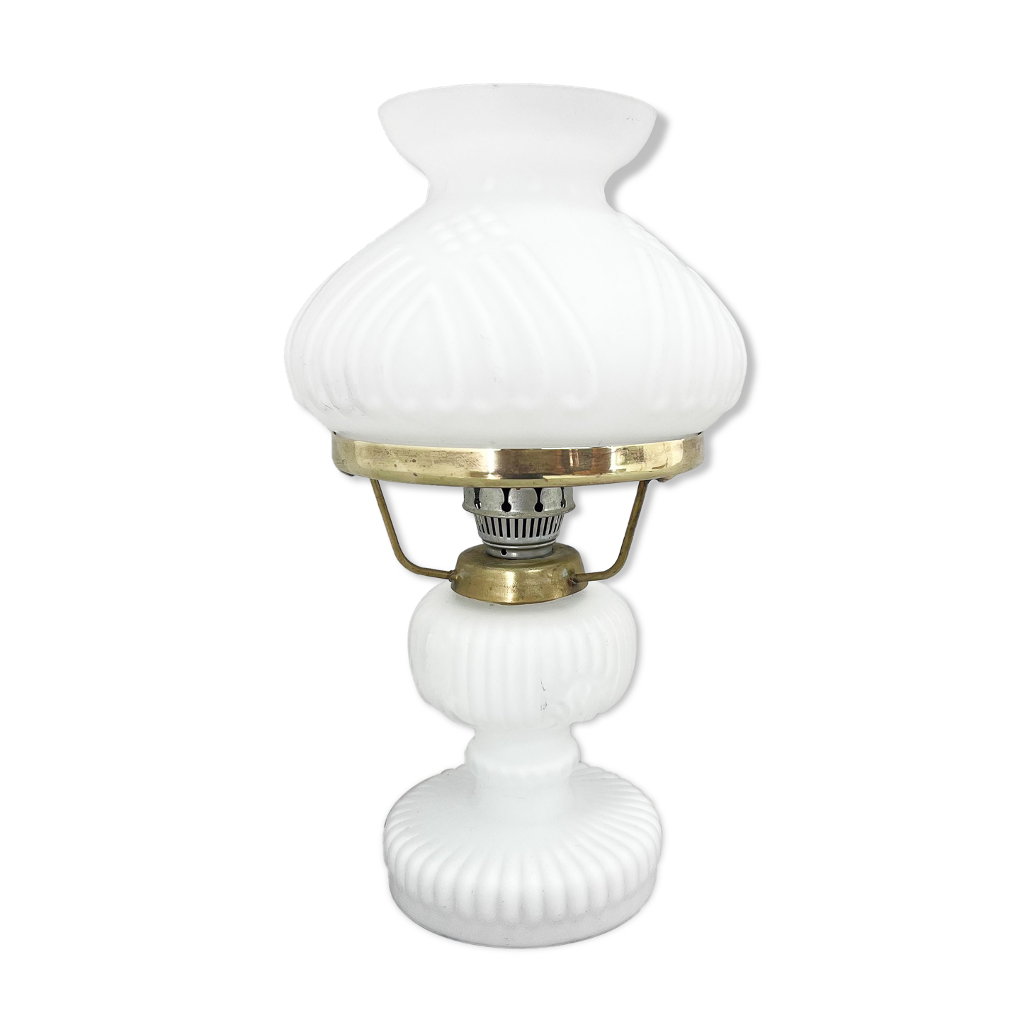 Lampe de table vintage en verre opalin et laiton