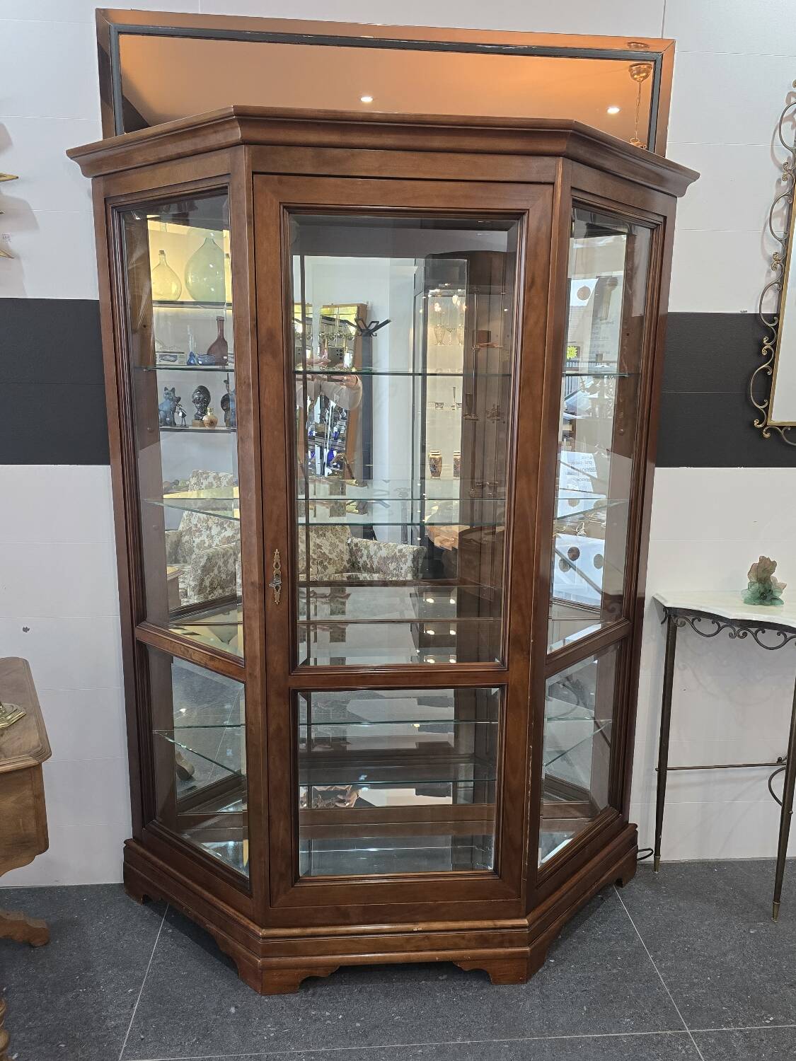 Vitrine hexagonale vintage en bois et verre – éclairé-Style classique