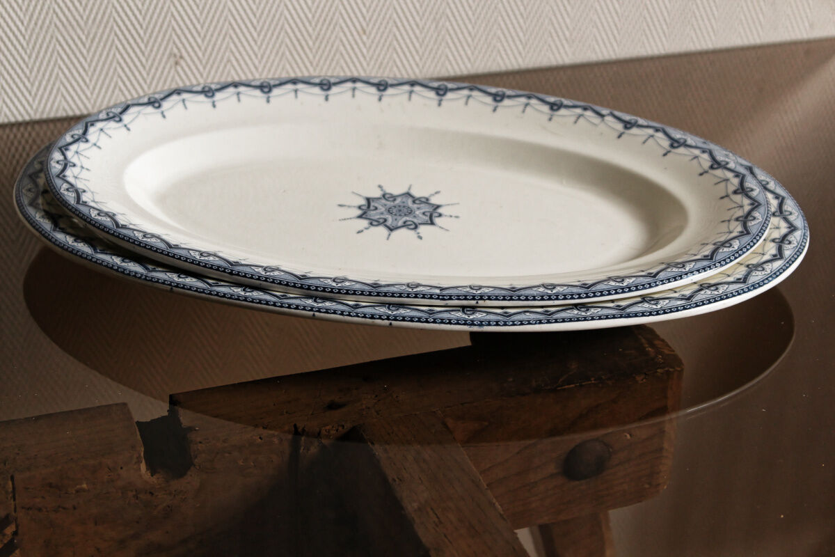 Set of 5 iron earth dishes