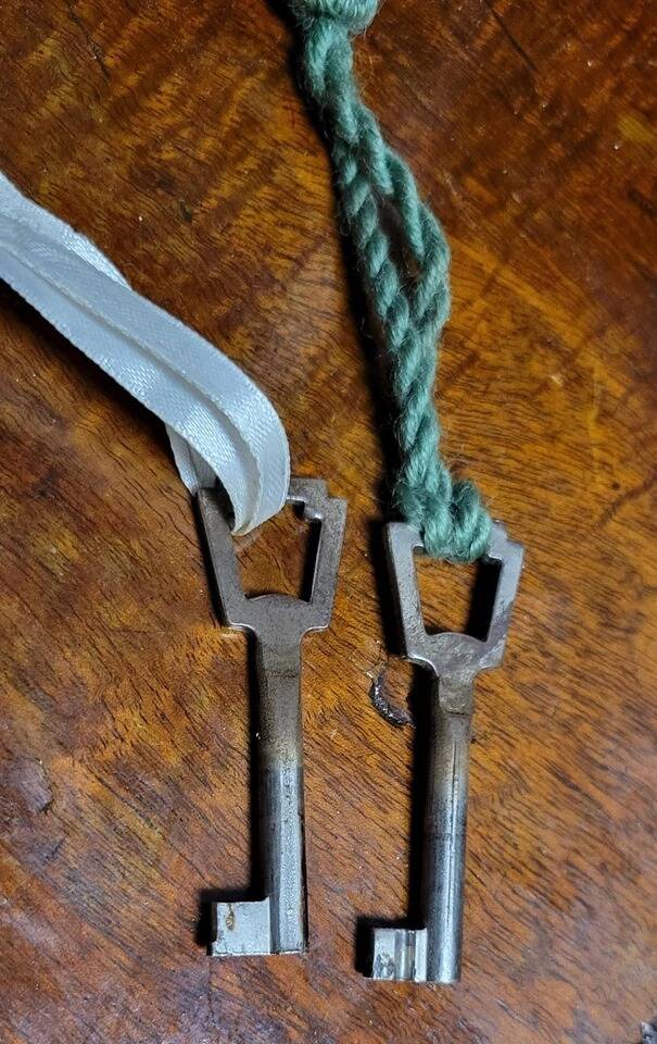 Bibliothéque Italienne a cariatides style Renaissance en bois noirci