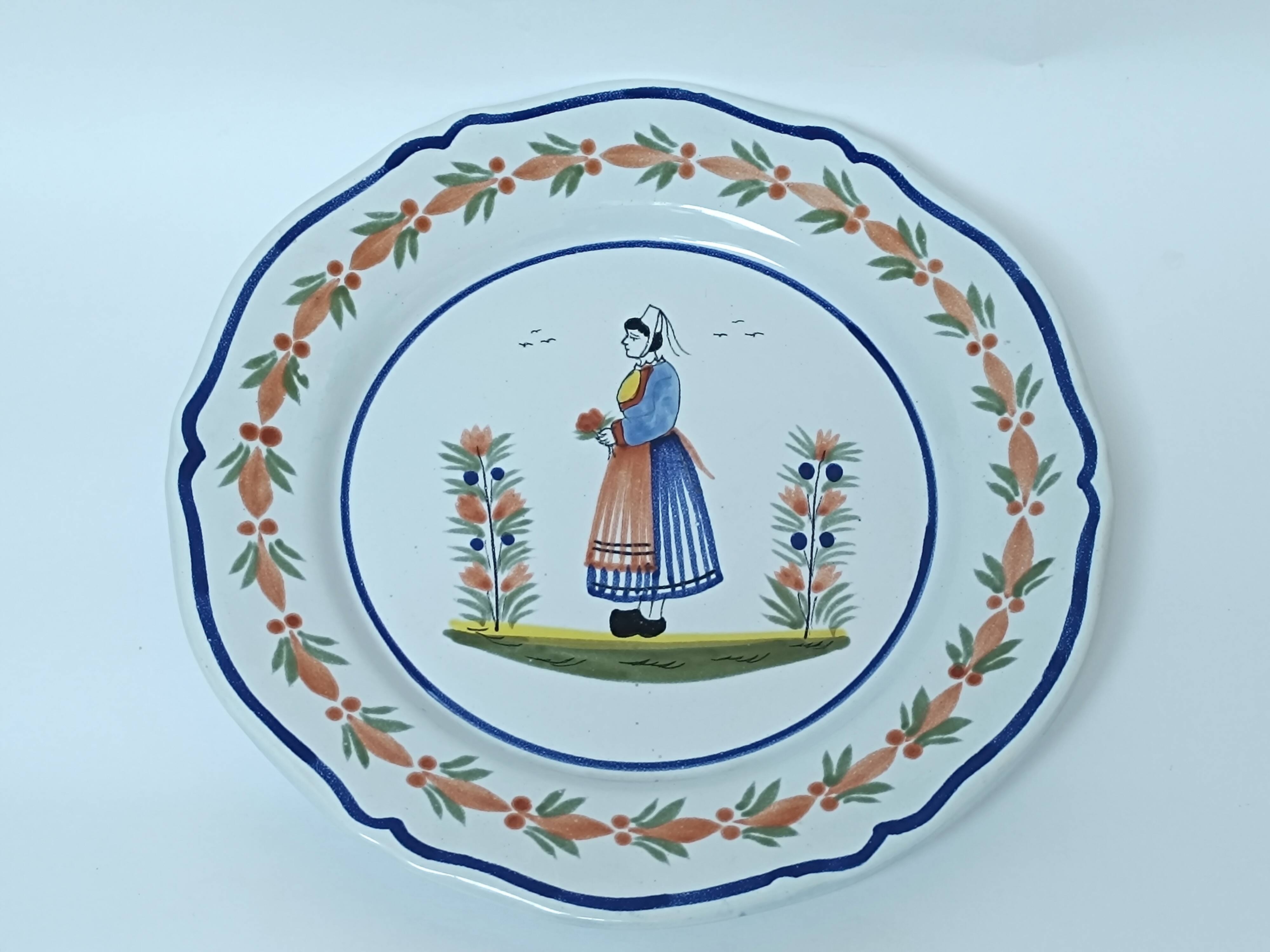 Assiette plate bretonne HB Henriot