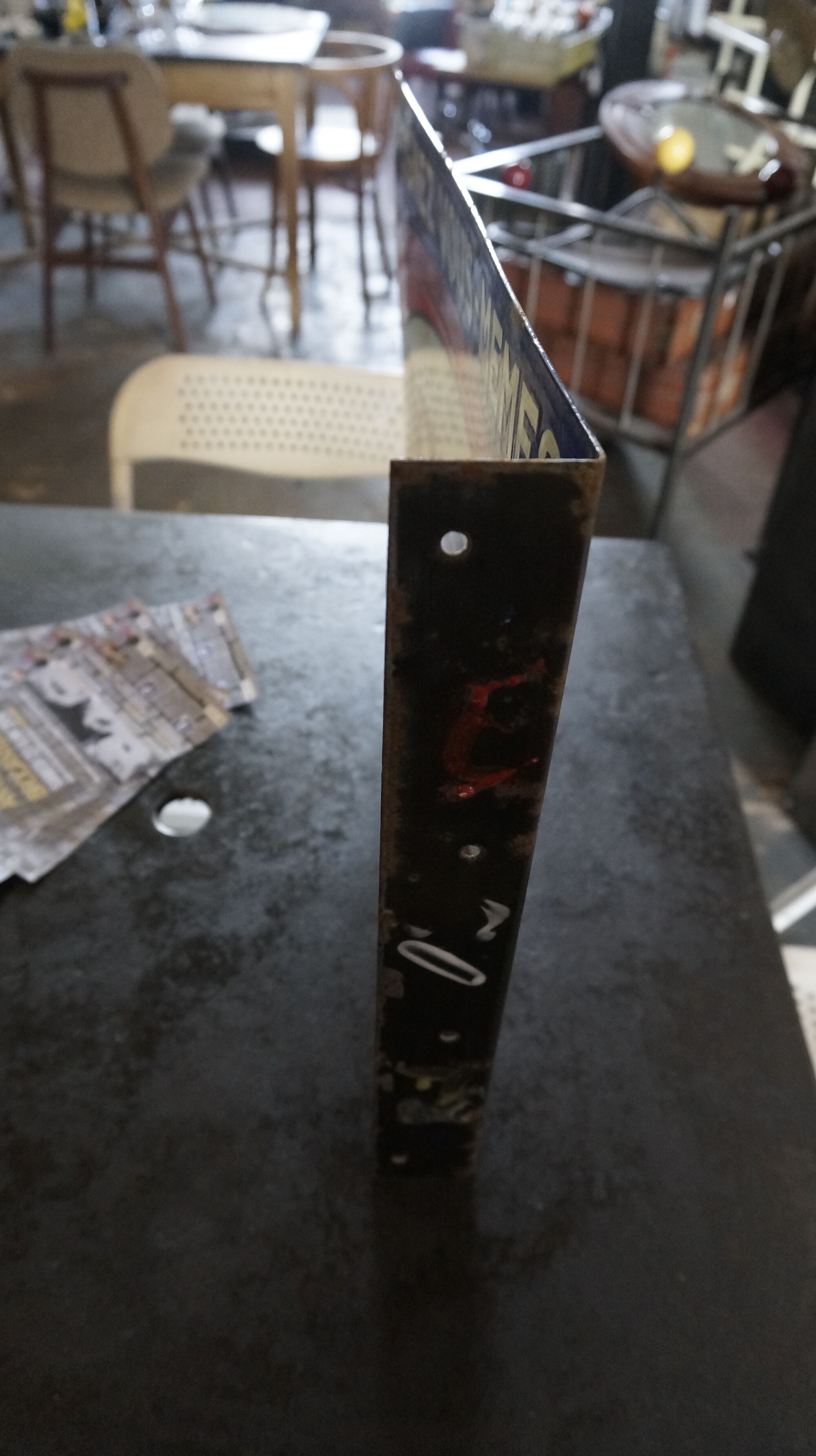 Plate enamelled novemail