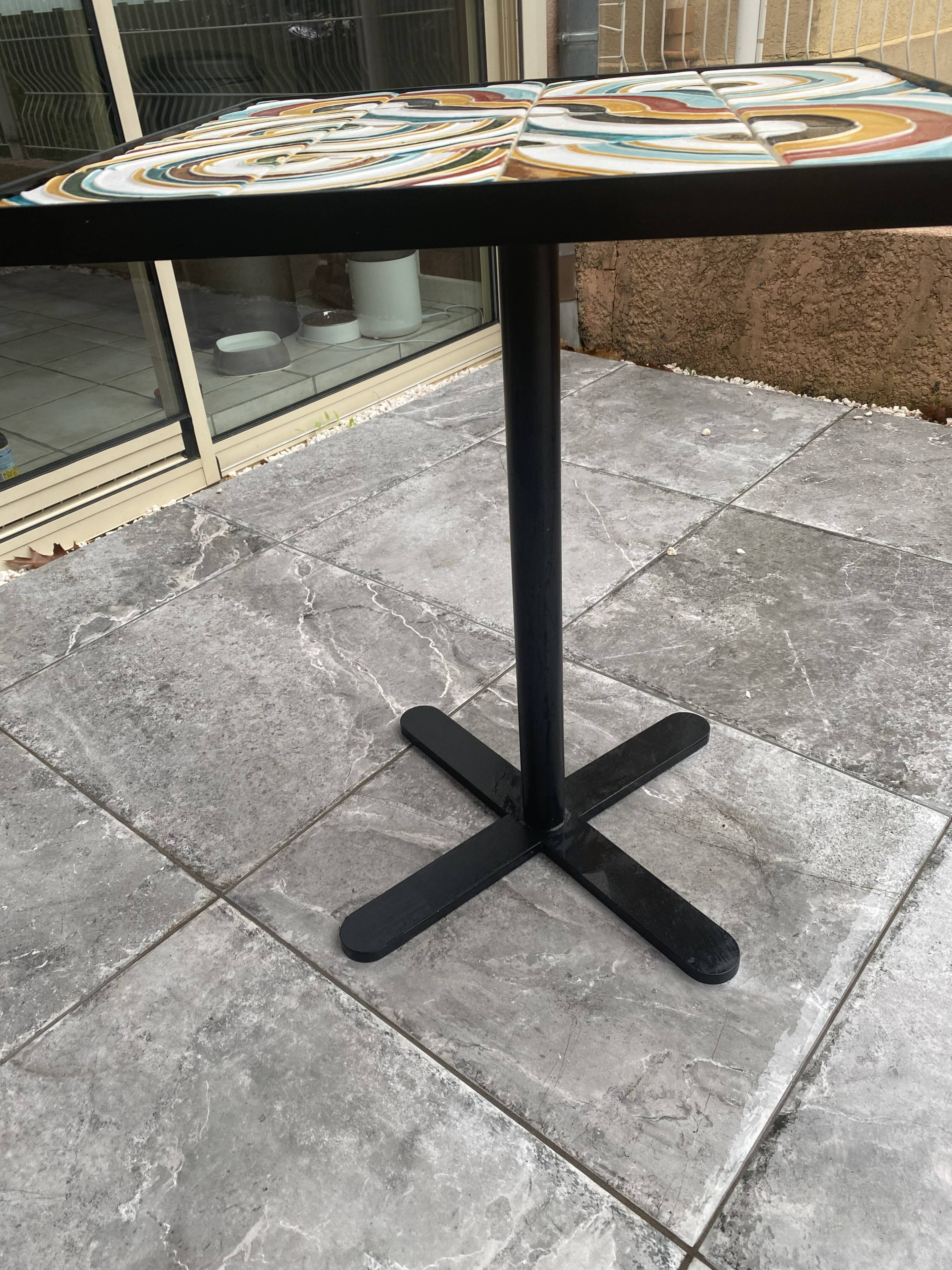 Indoor/outdoor bistro table