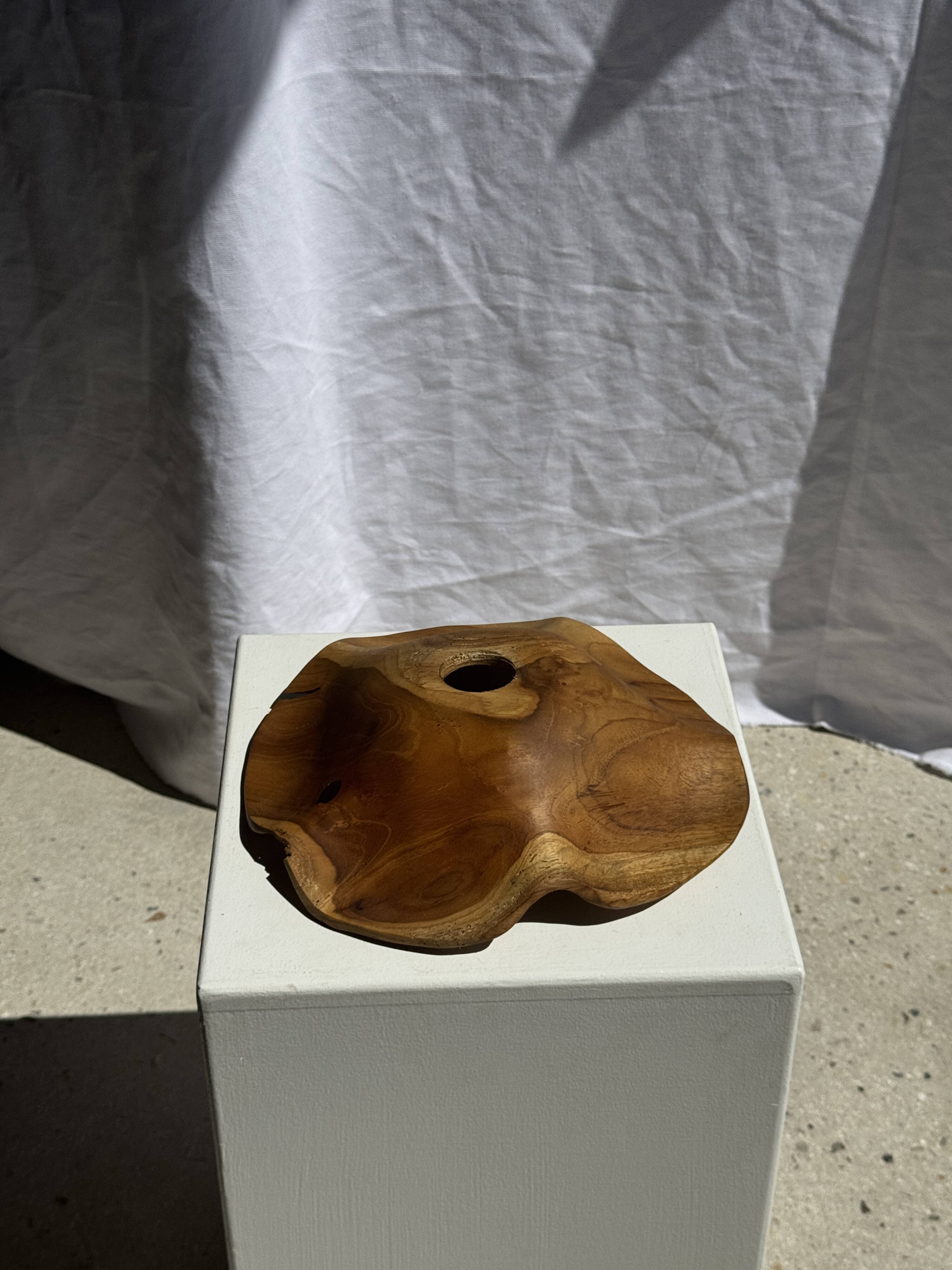 Small wavy flat leaf pendant in teak D:30