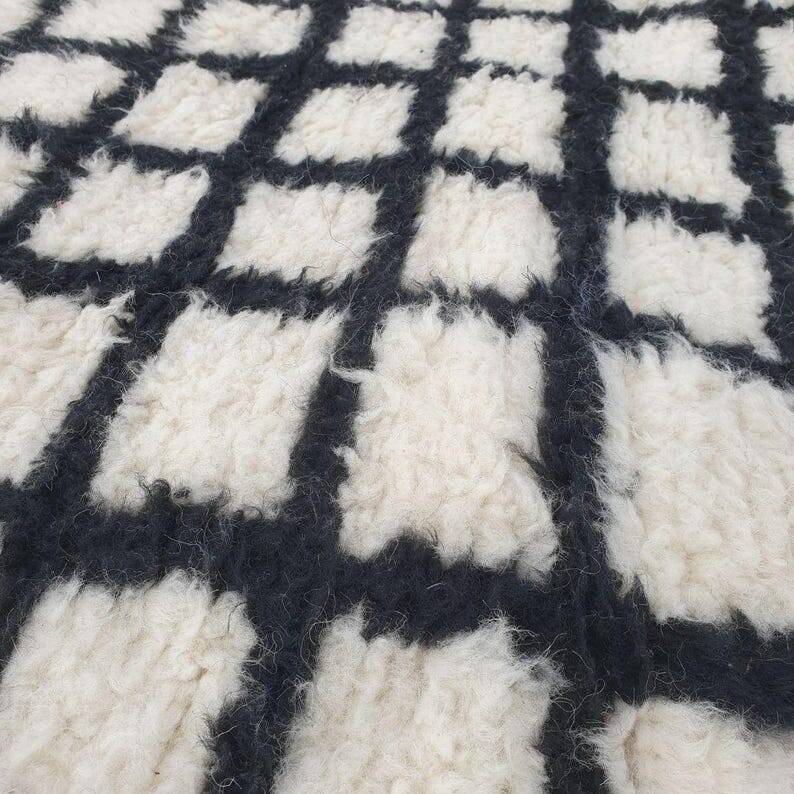 Berber rug in pure wool size 150 x 250 cm