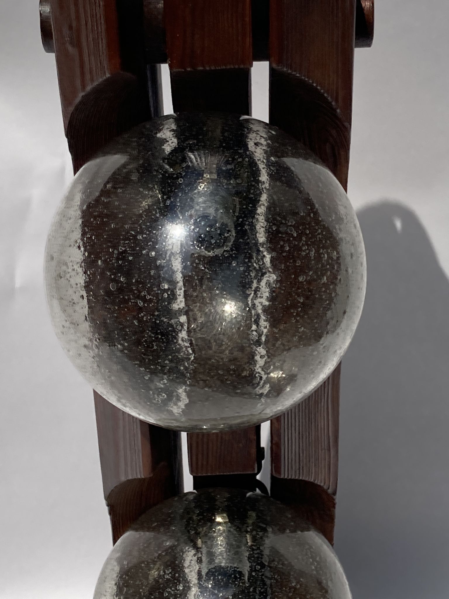 Lampadaire en bois par Temde