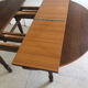 Table ronde avec rallonges et 4 chaises dossier cannage Vintage