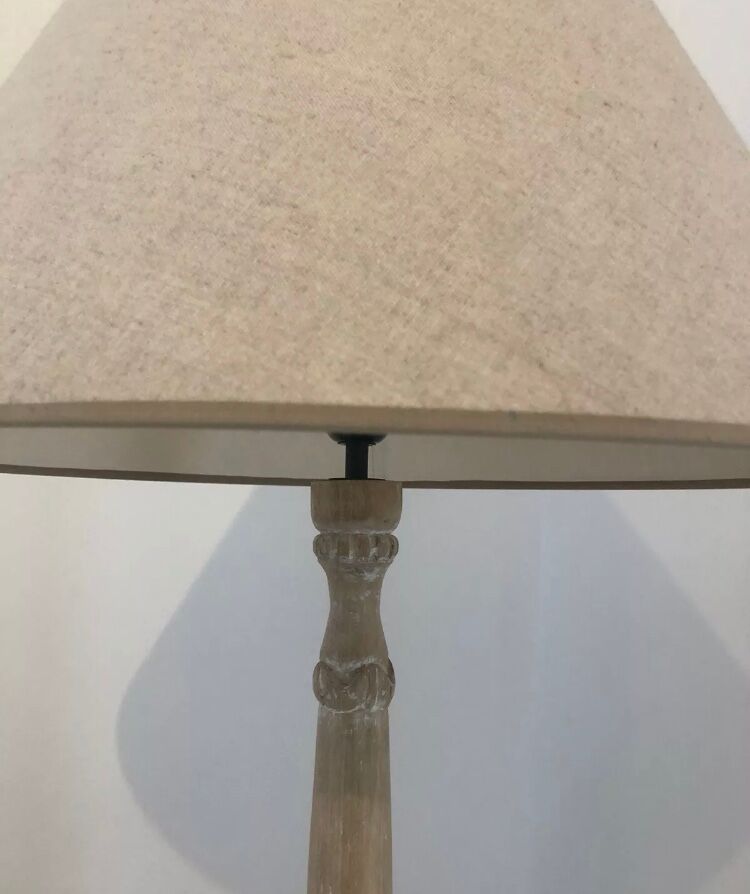 Skated wood lamppost