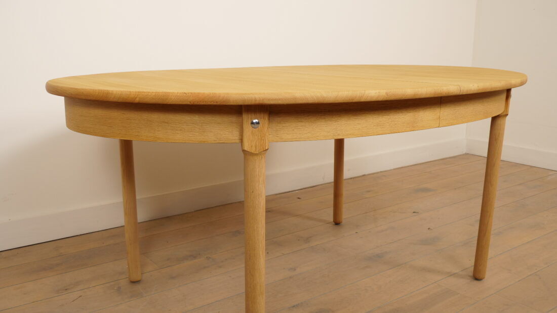 Vintage Oval Dining Table | Oak | Extendable | 3 Extension Leaves