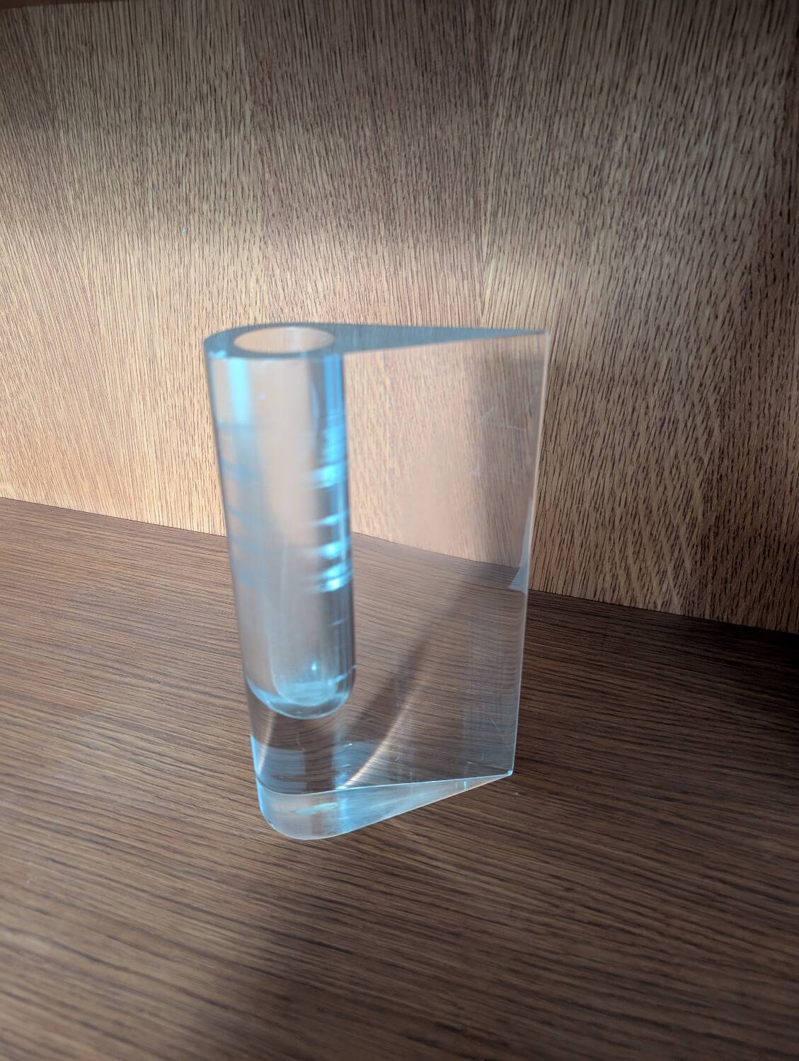 Vase en plexiglas Guzzini – Design italien vintage – Années 70