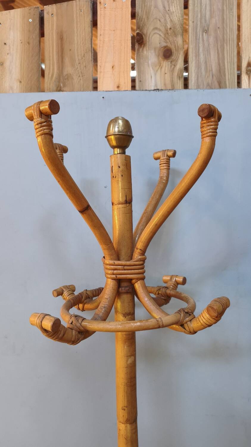 Vintage "parrot" coat rack in bamboo and rattan