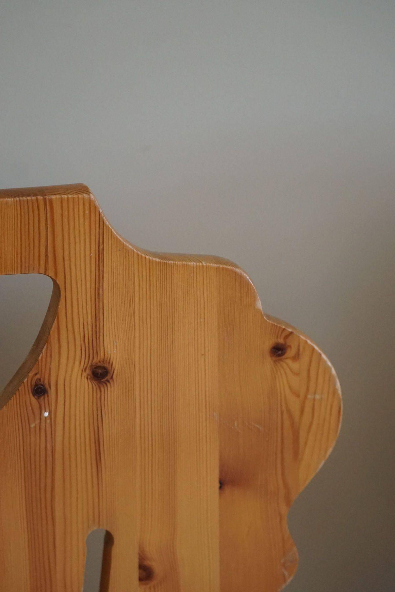 Set of 6 pine chairs