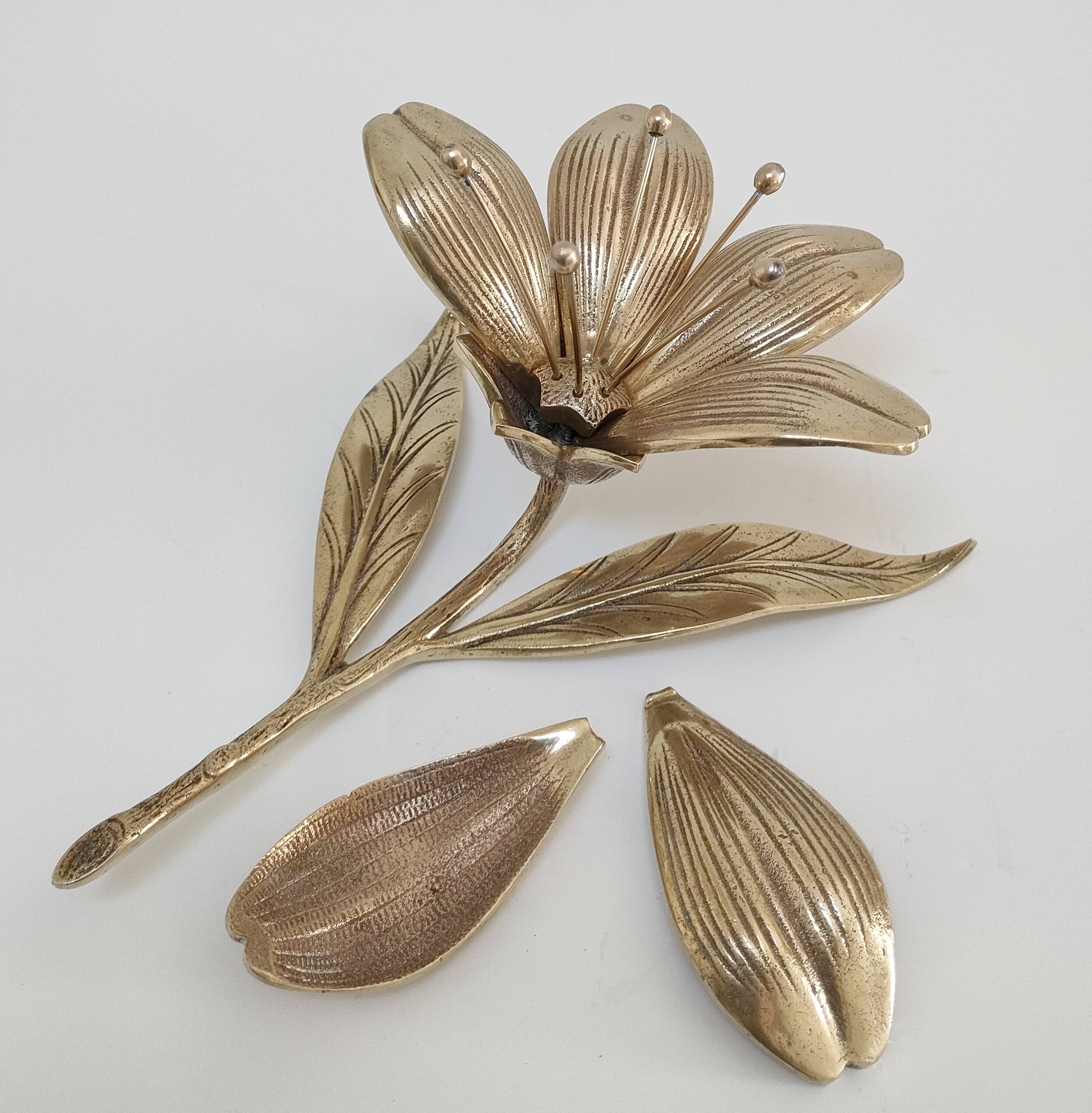 Sculptural flower solid brass ashtray 60/70s