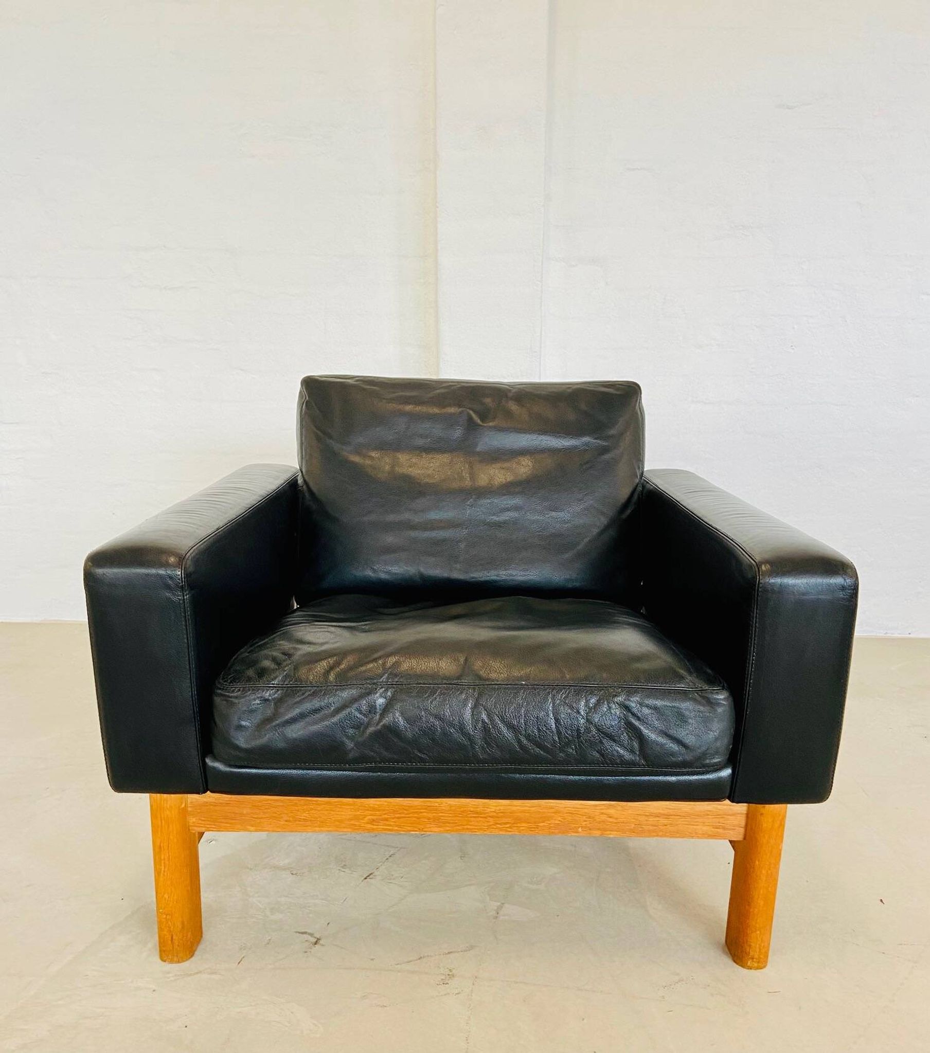 VINTAGE MID-CENTURY POUL M. VOLTHER  LEATHER AND OAK LOUNGE CHAIR 1960,s