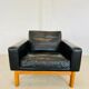 Fauteuil en cuir noir et chêne par Poul M.Volther, années 1960