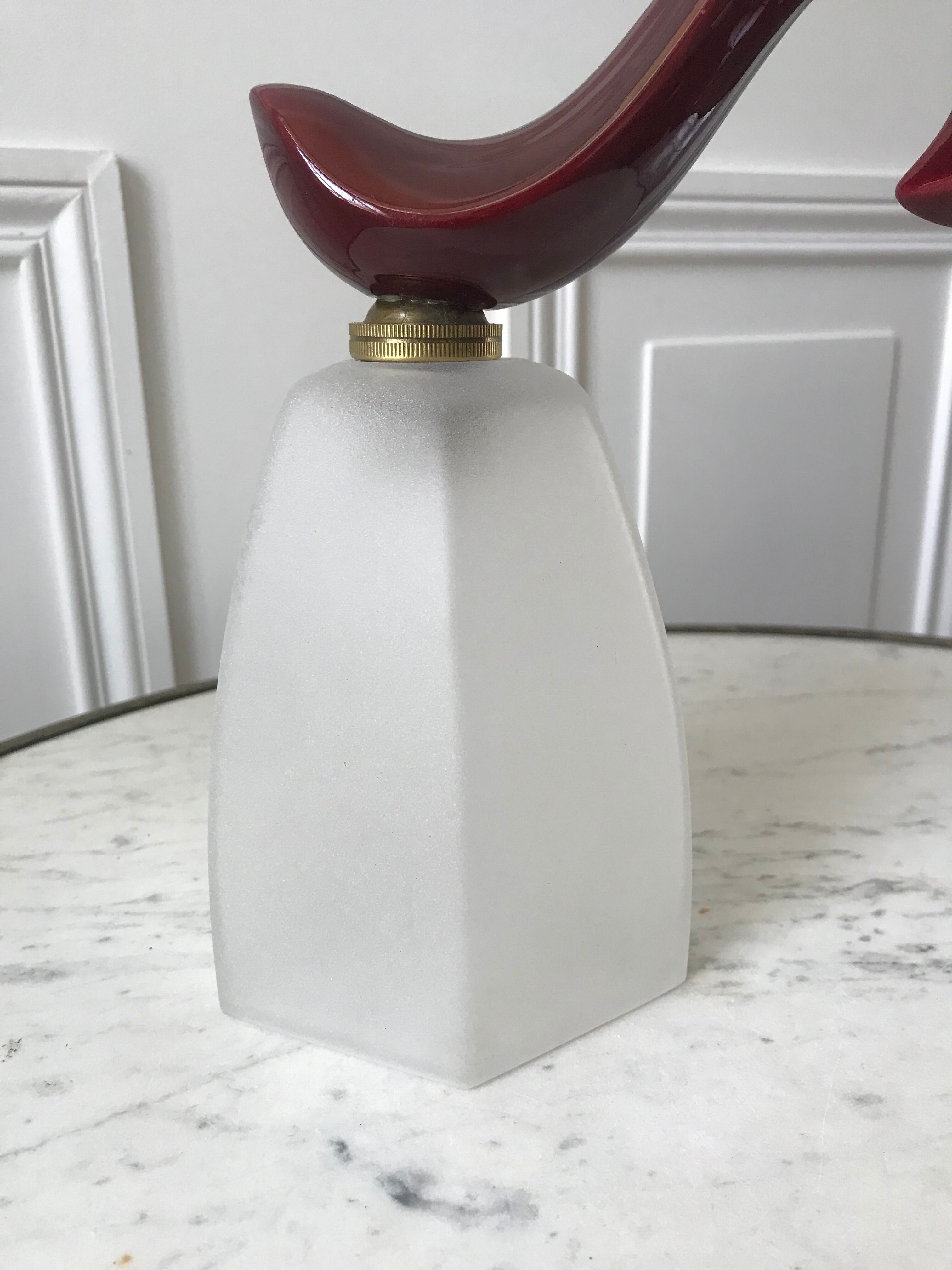 Art Deco glass wall lamp with burgundy porcelain support 30s