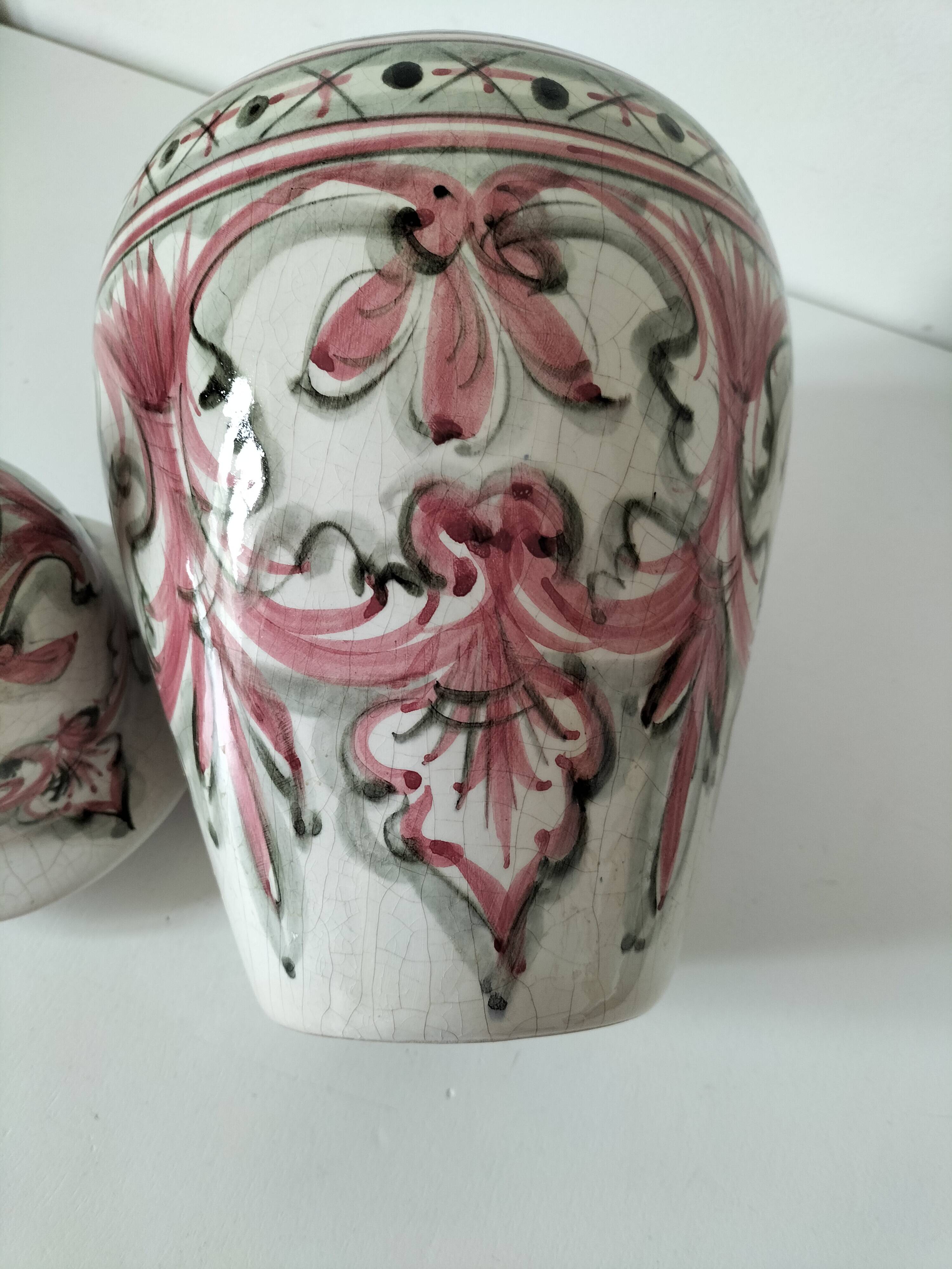 Grand vase couvert en faïence portugaise décor peint à la main