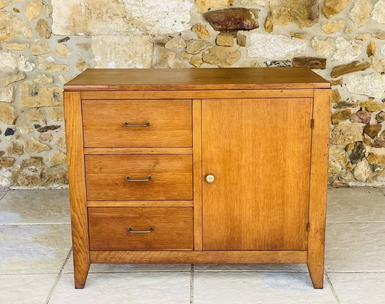 Vintage oak storage unit with drawers from the 50s/60s.
