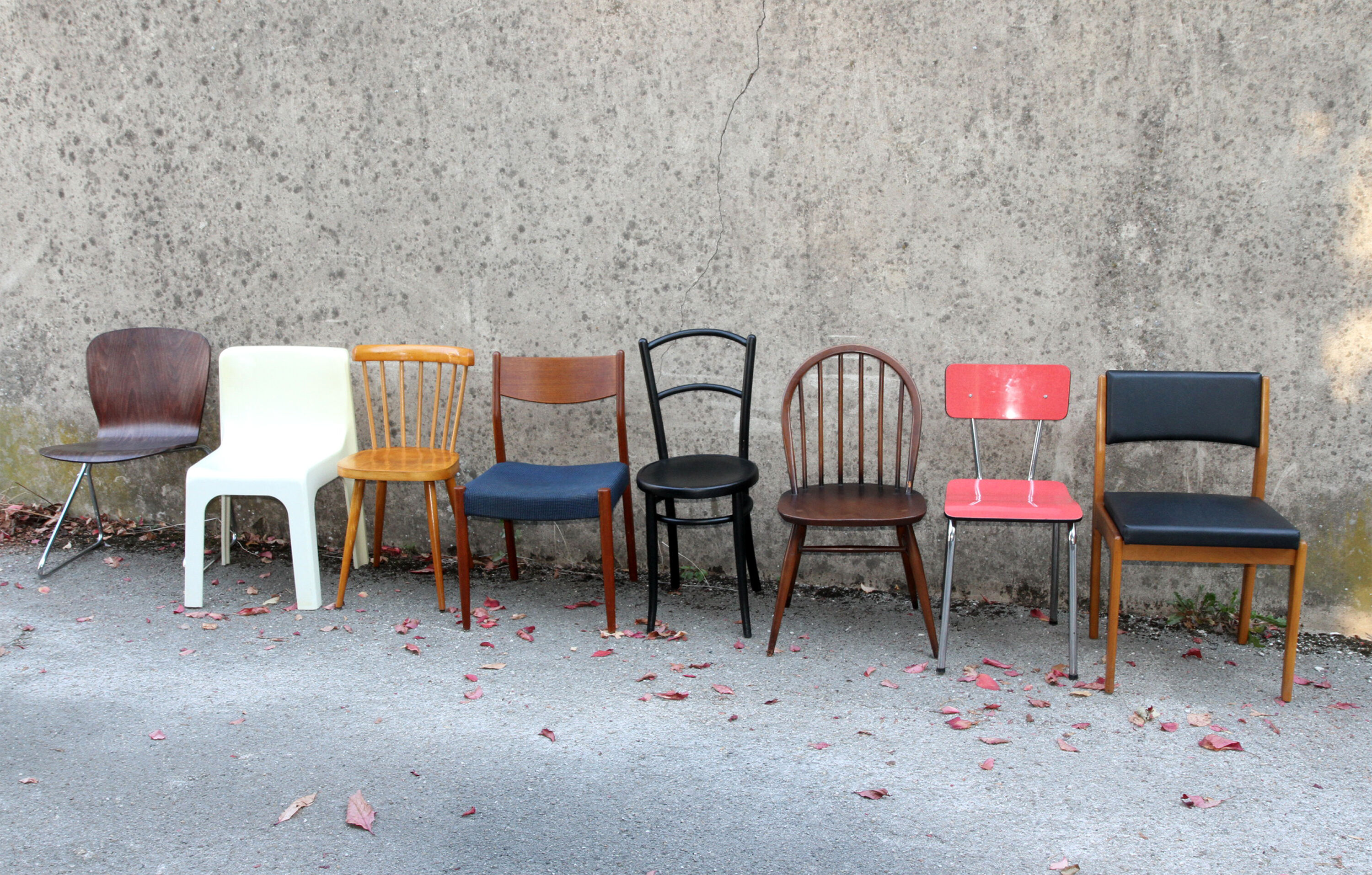 Series of 8 mismatched chairs