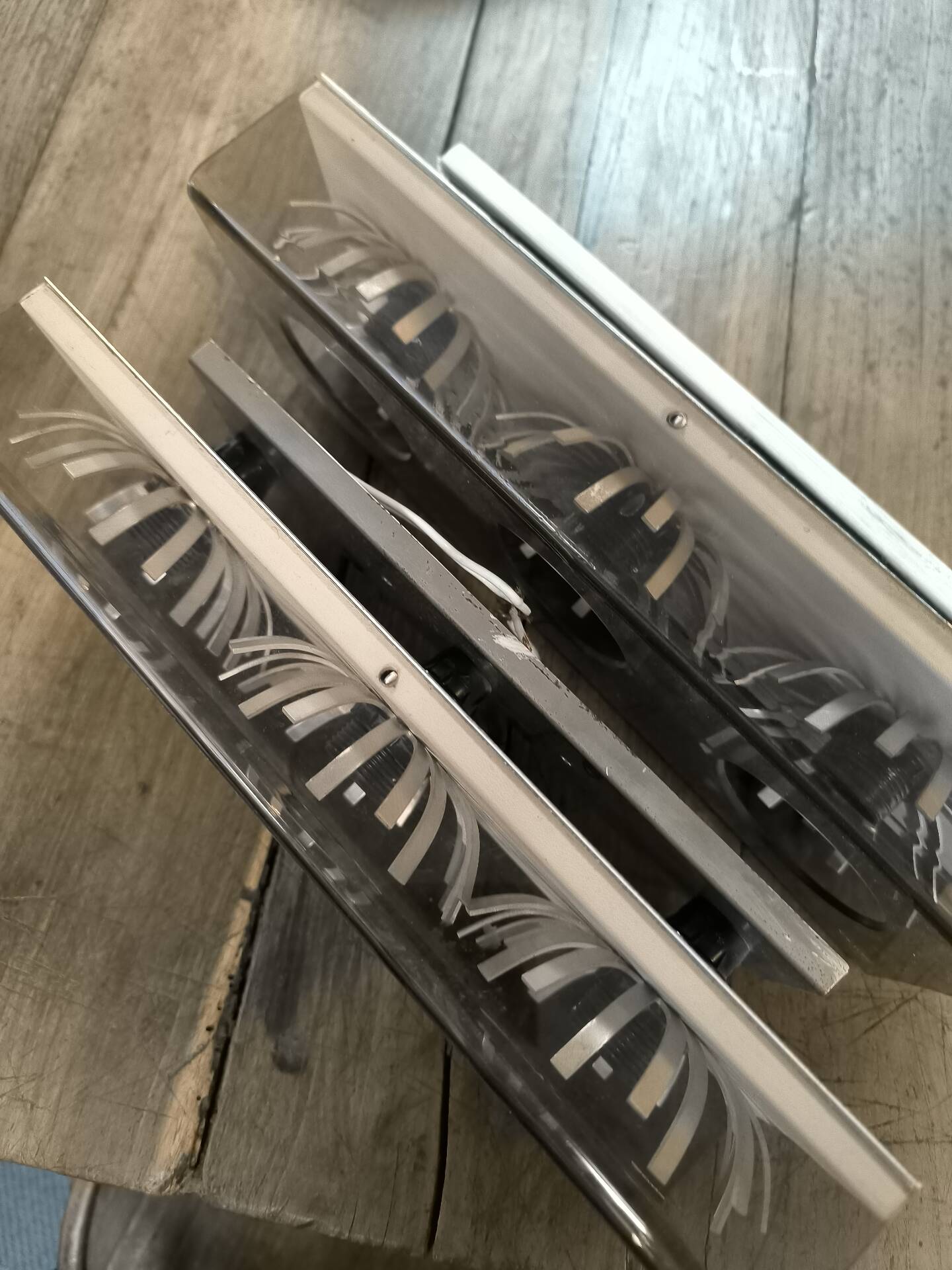 Paire d'appliques flower plexiglas circa 1970