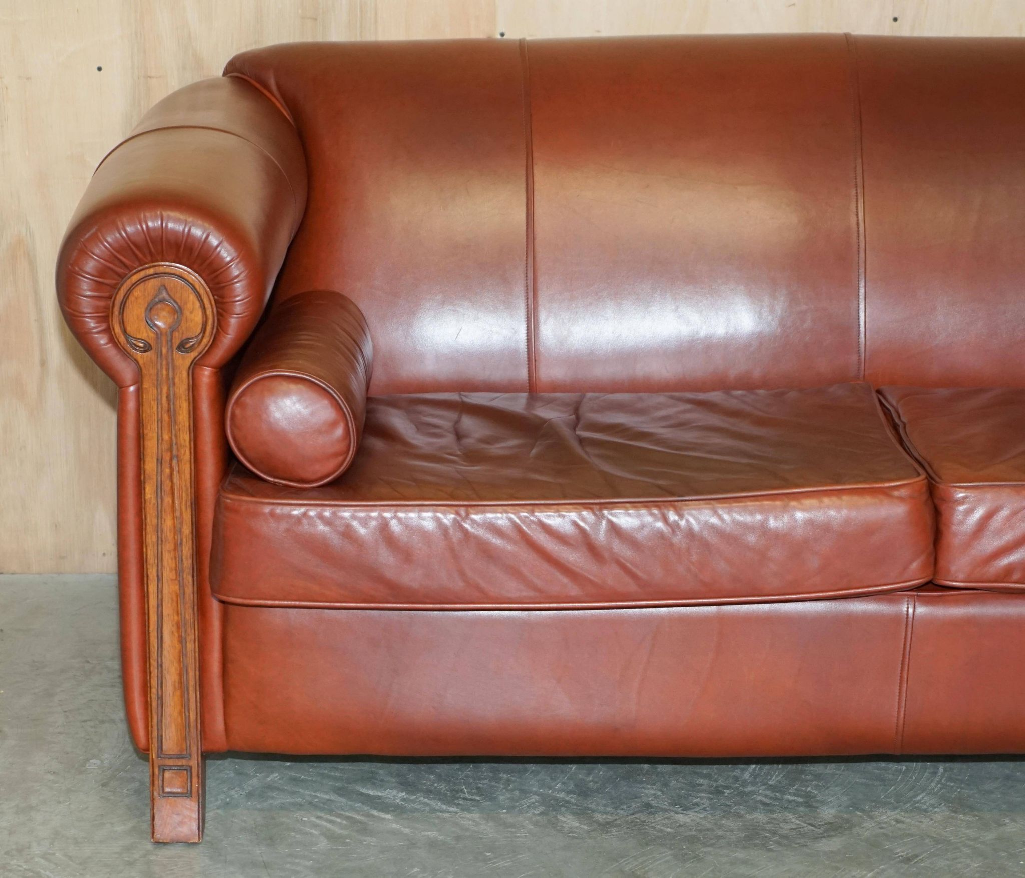 Vintage leather canapé in Art Nouveau style