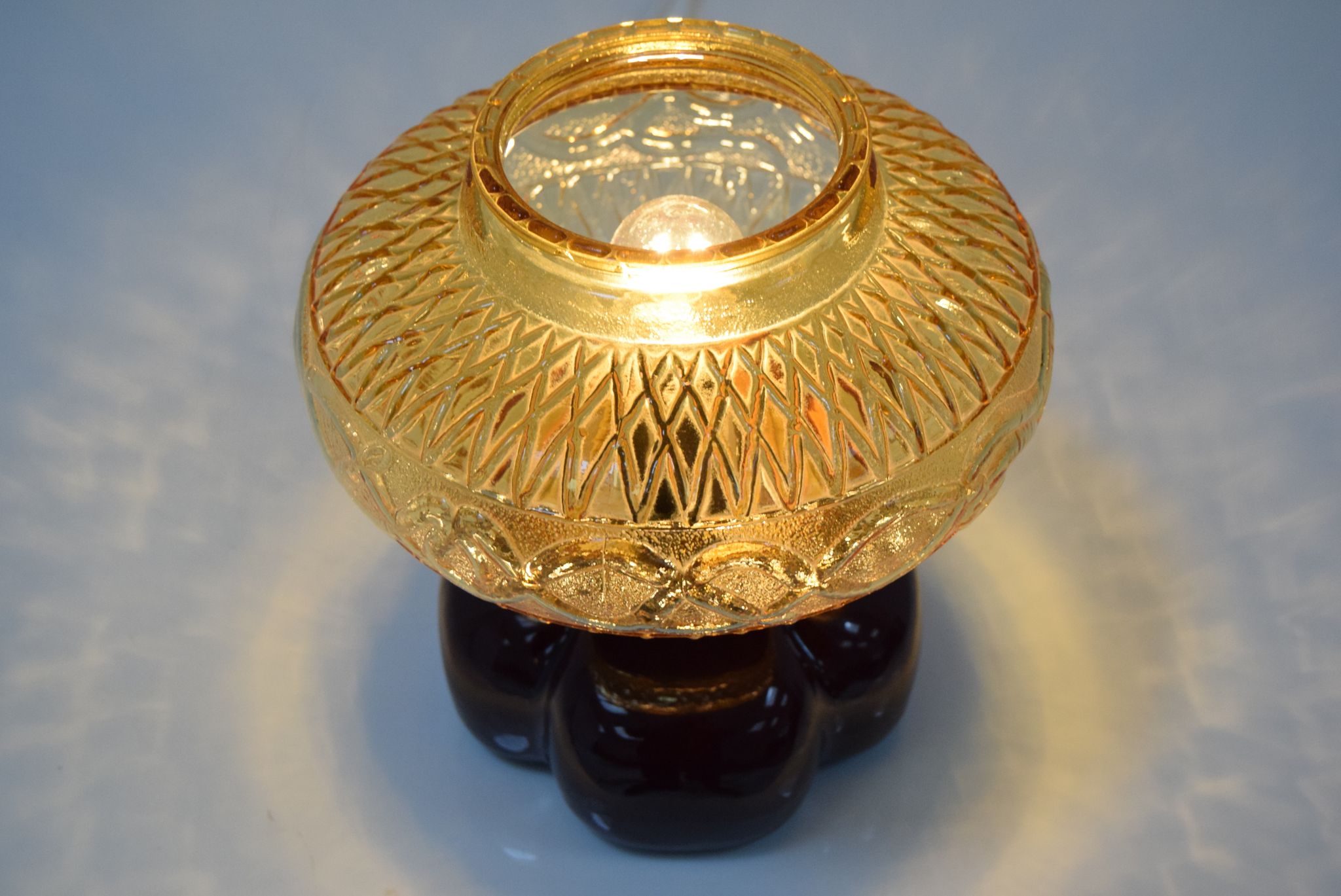 Lampe de table en céramique du milieu du siècle années 1960.