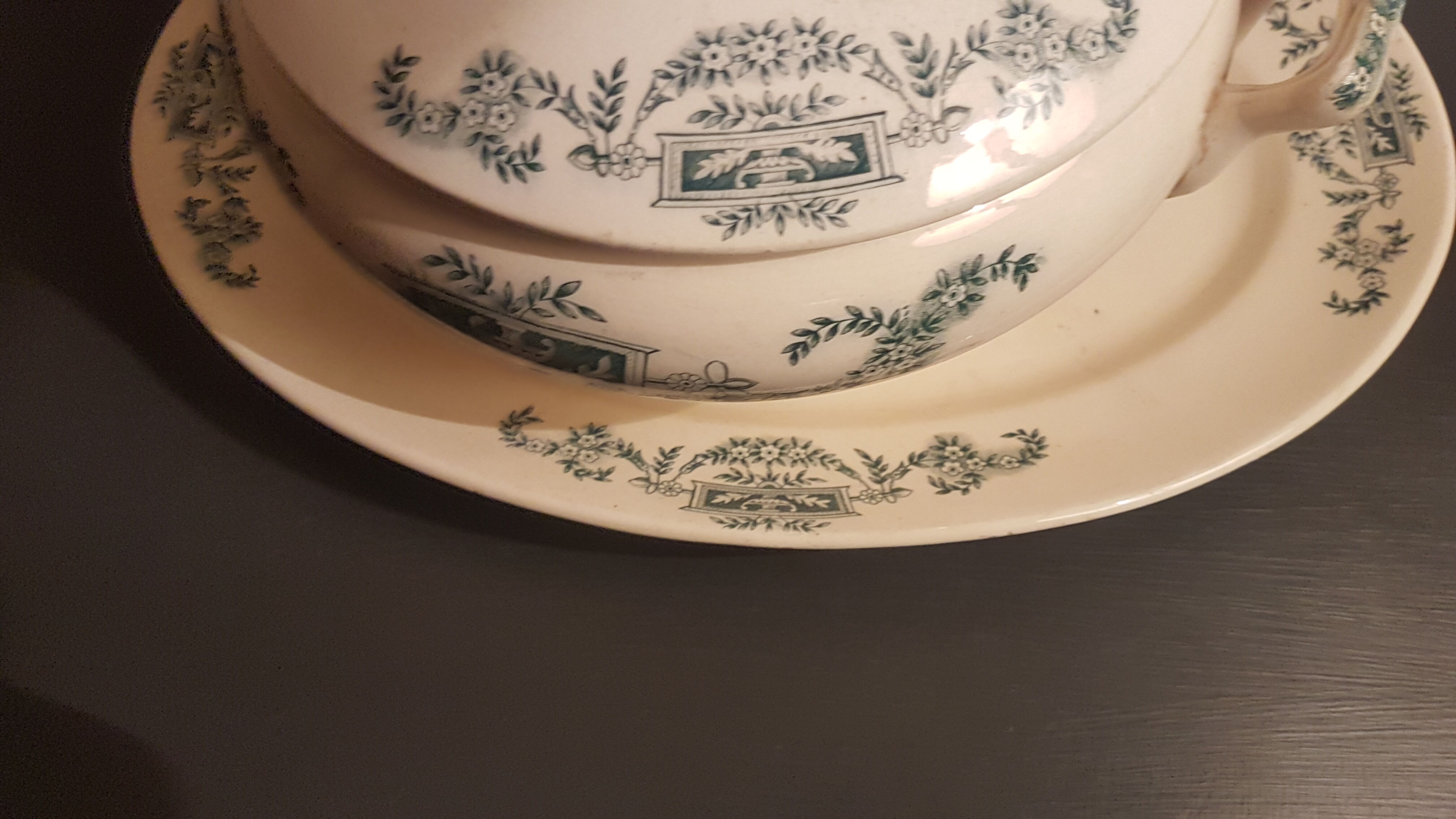 Soupière and her dish