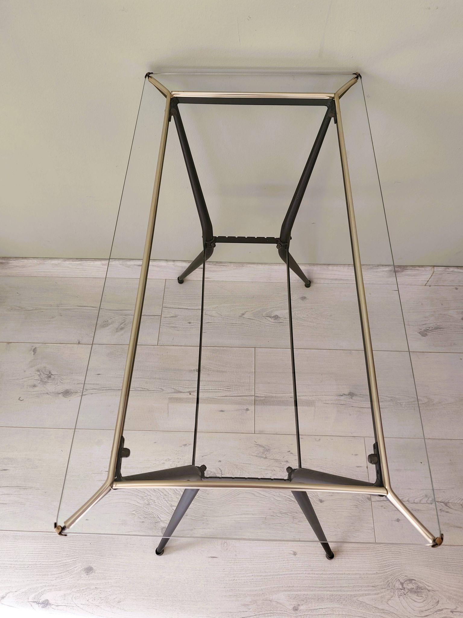 Table d'appoint ancienne en métal et en verre